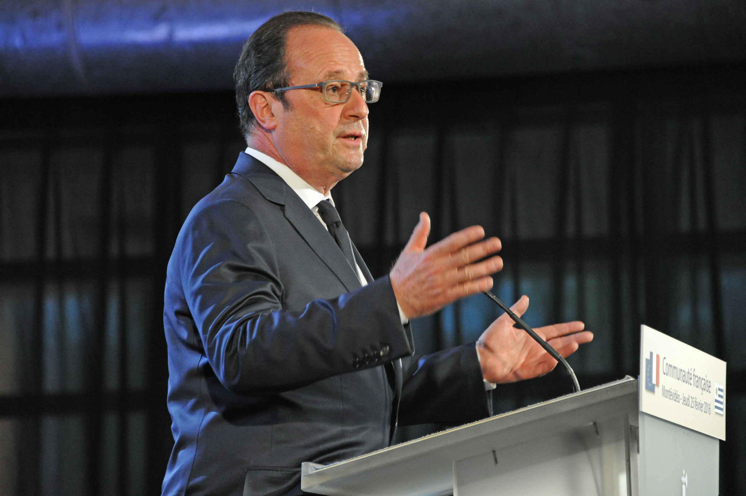 François Hollande en el Liceo Francés de Montevideo