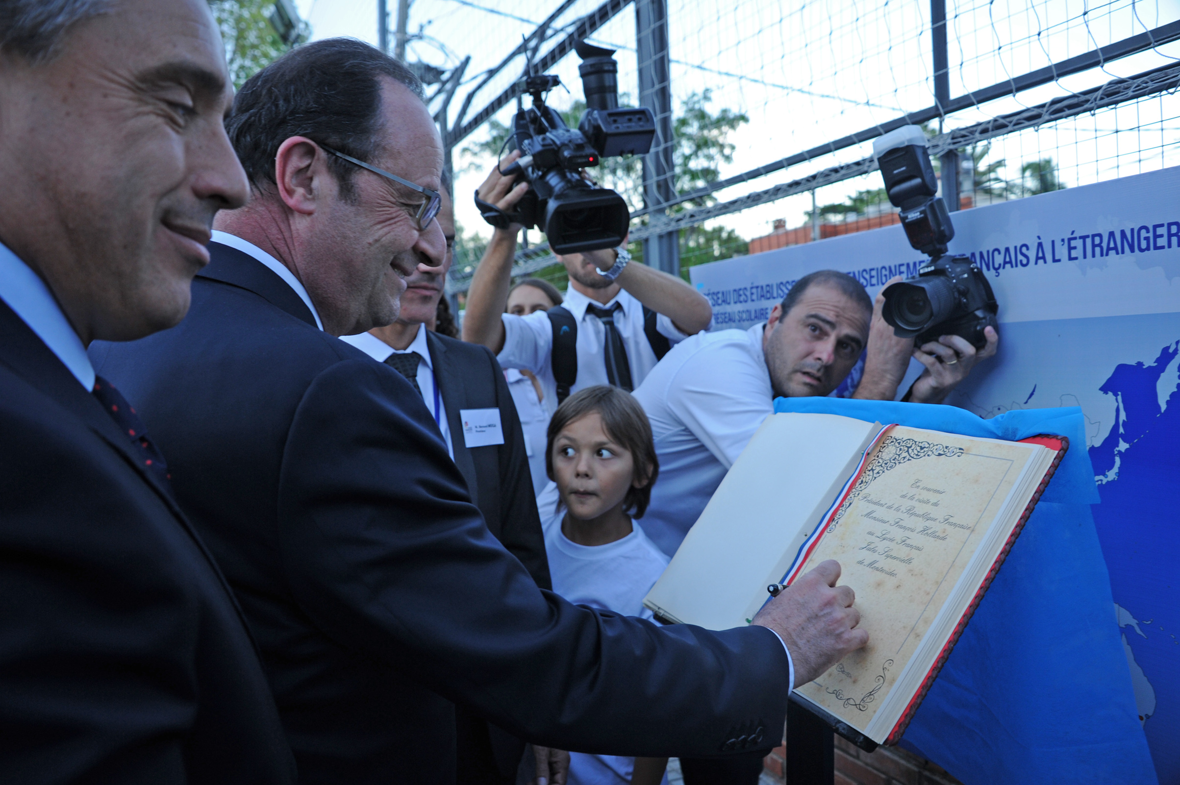 François Hollande en el Liceo Francés de Montevideo
