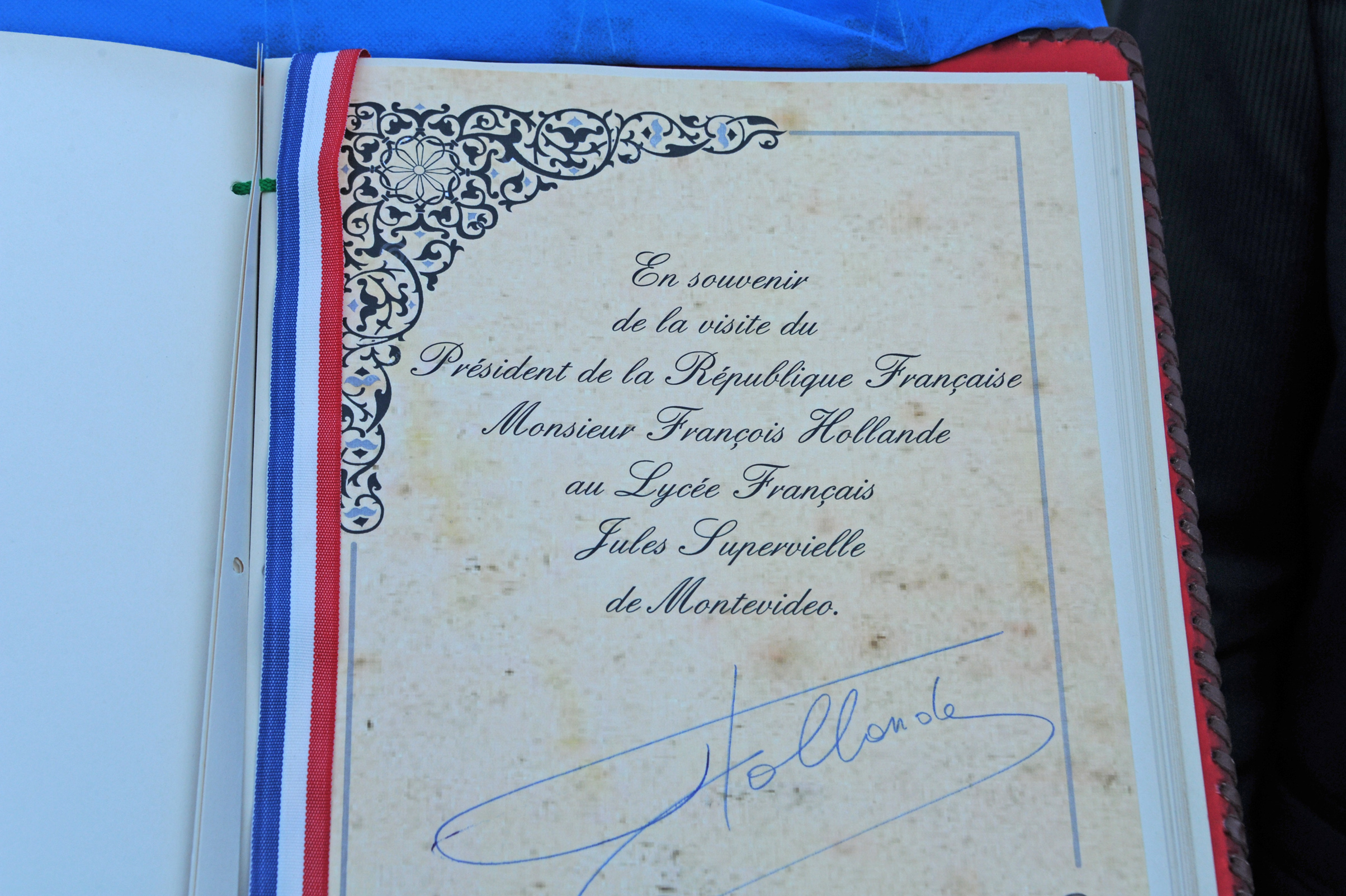 François Hollande en el Liceo Francés de Montevideo