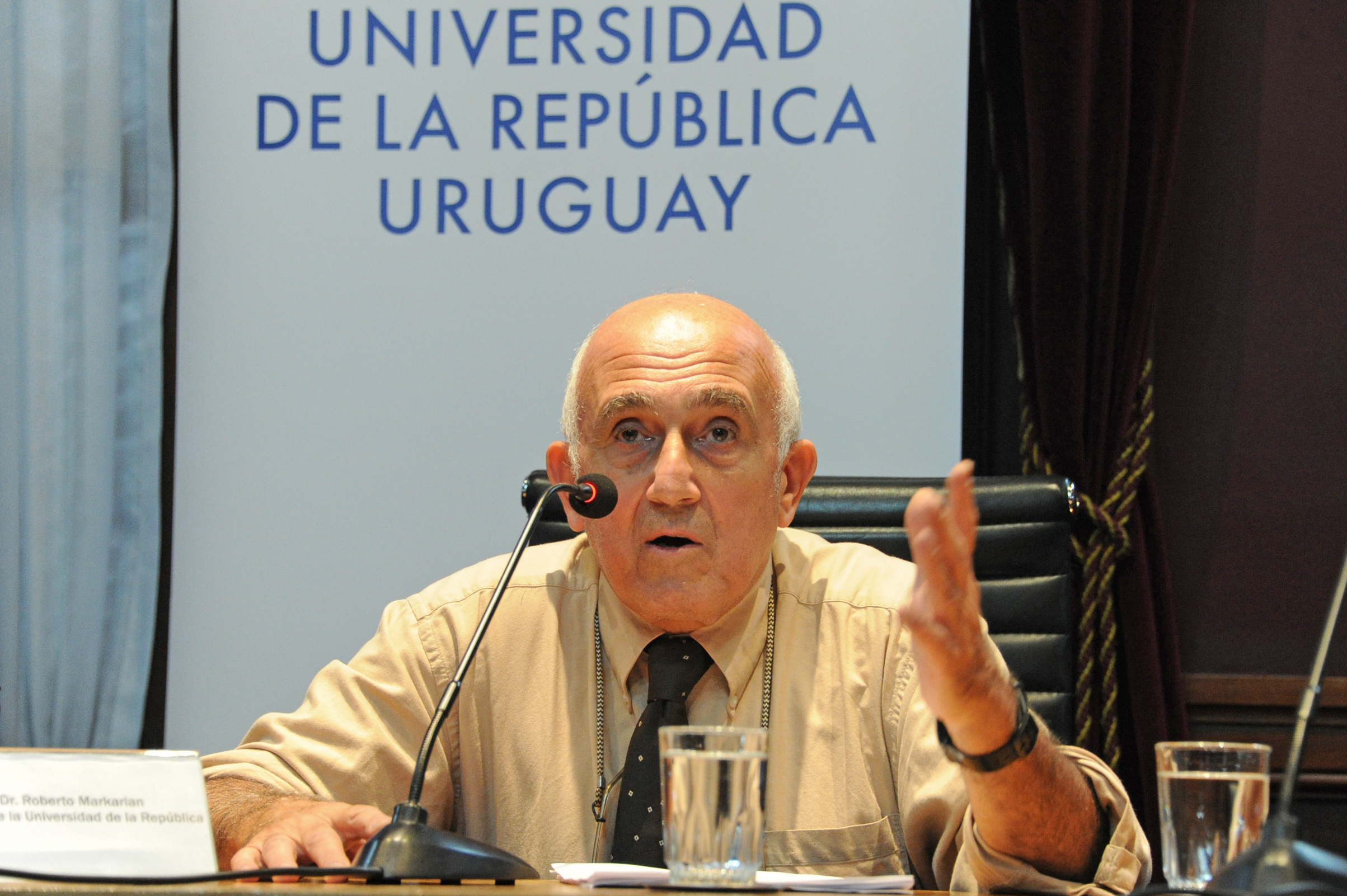 Rector de la Universidad de la República, Roberto Markarian, haciendo uso de la palabra