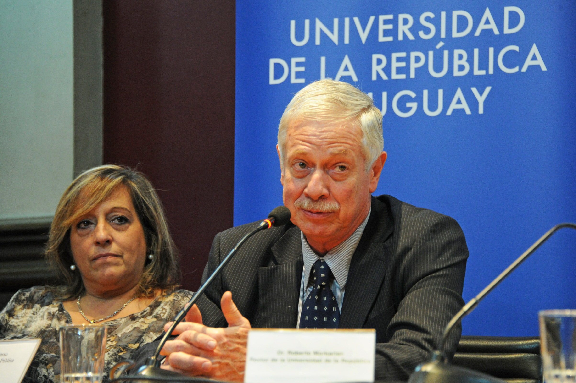 Ministro de Salud Pública, Jorge Basso, dirigiéndose a los presentes