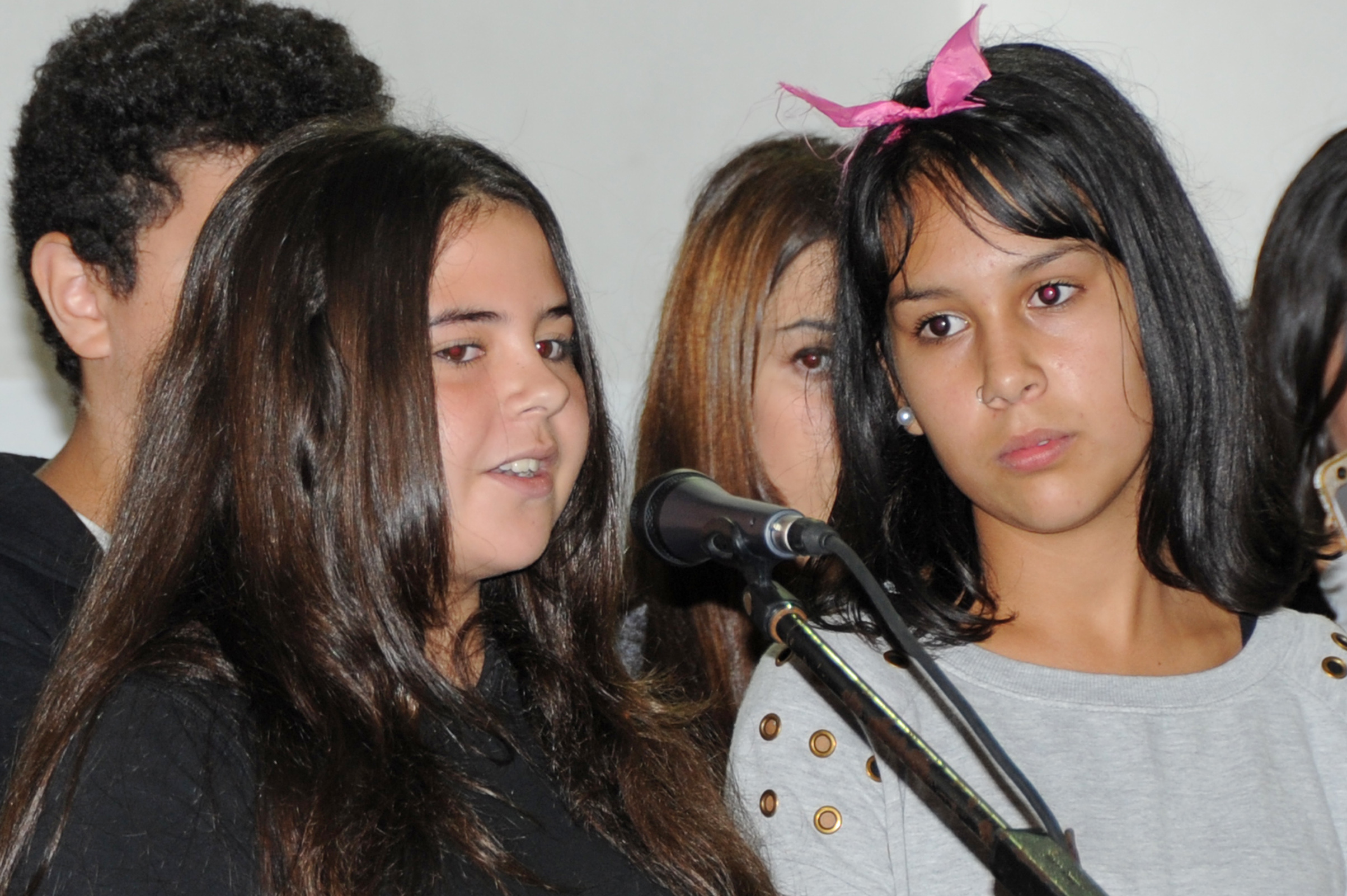 Representante de los alumnos, dirigiéndose a los presentes