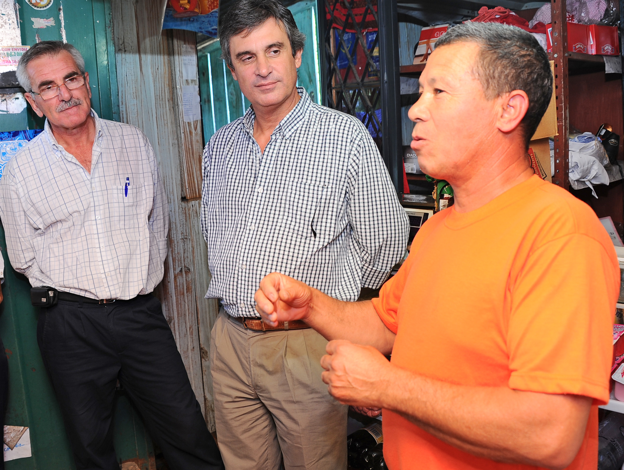 García visitó a beneficiario de Microfinanzas de OPP
