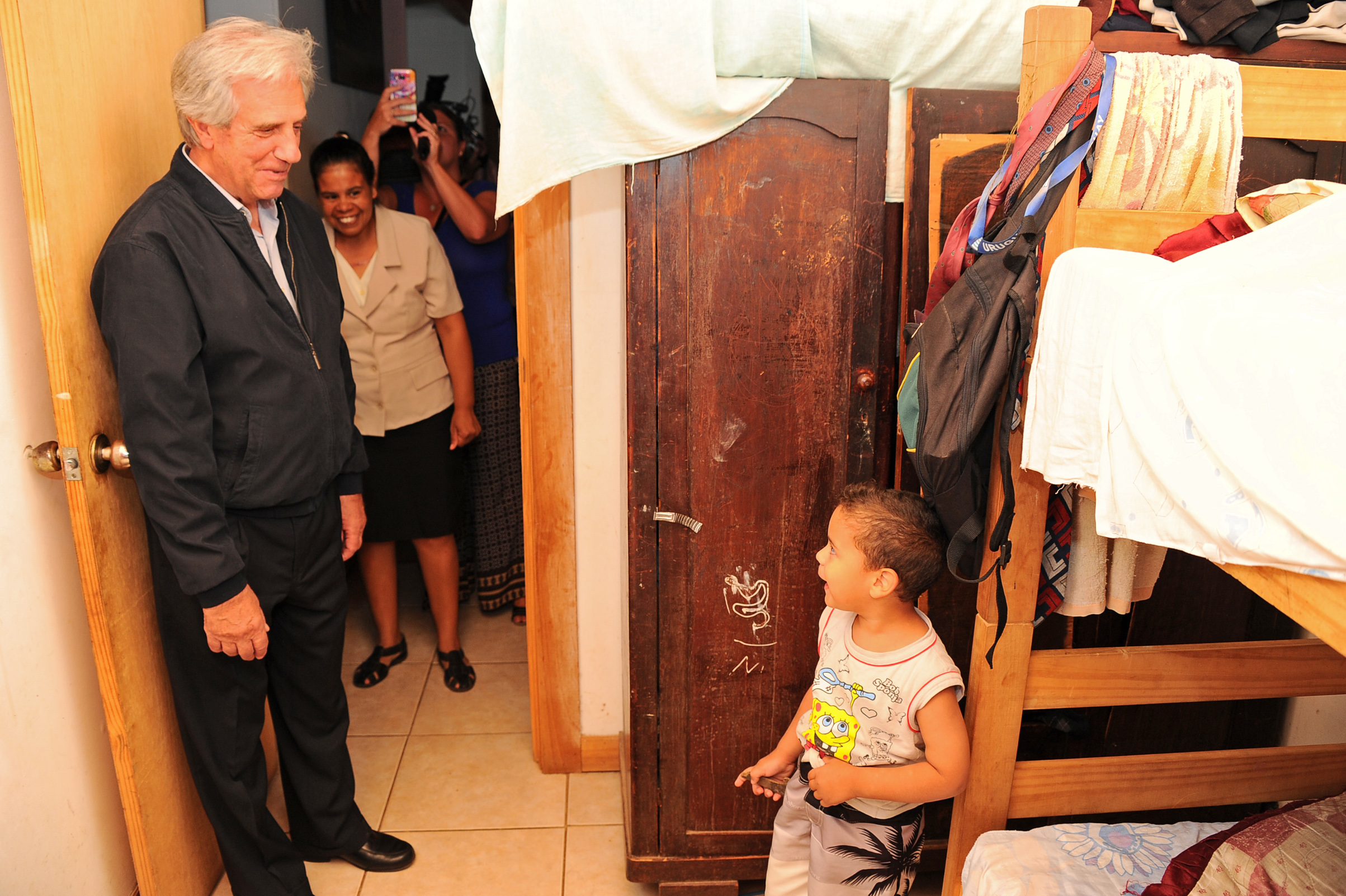 Vázquez visitó a familias realojadas por inundaciones en la ciudad de Rivera