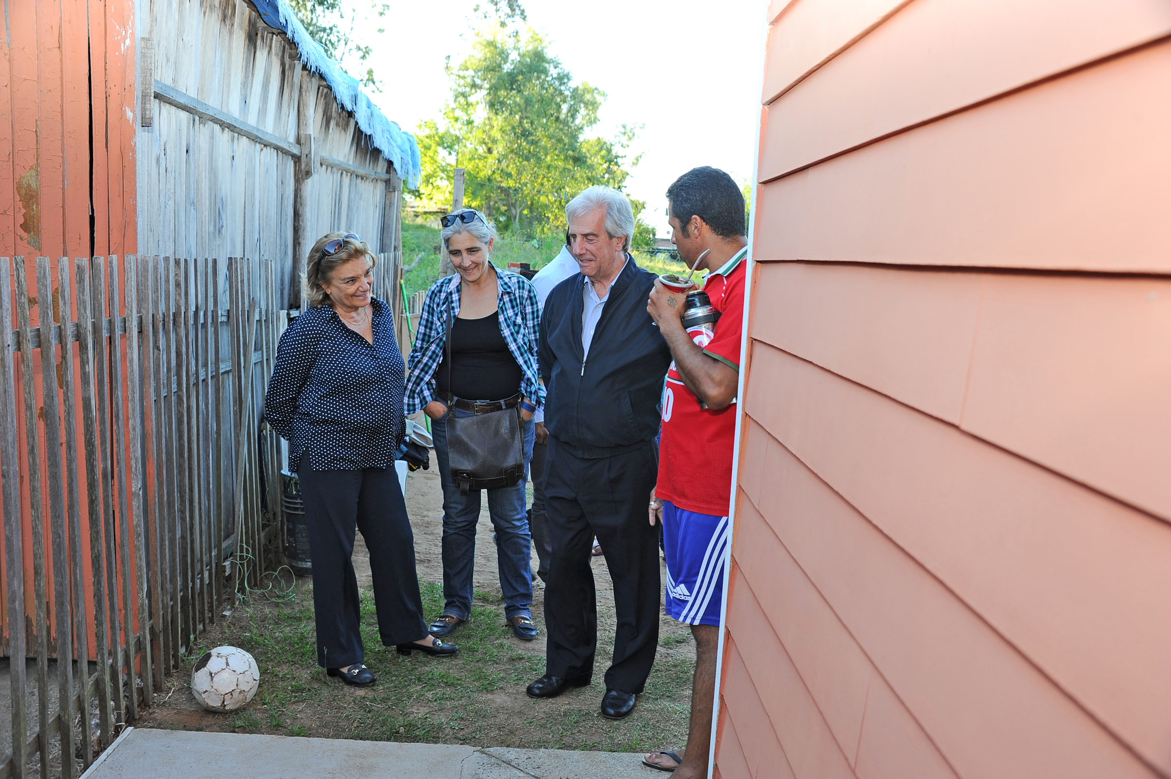 Vázquez visitó a familias realojadas por inundaciones en la ciudad de Rivera