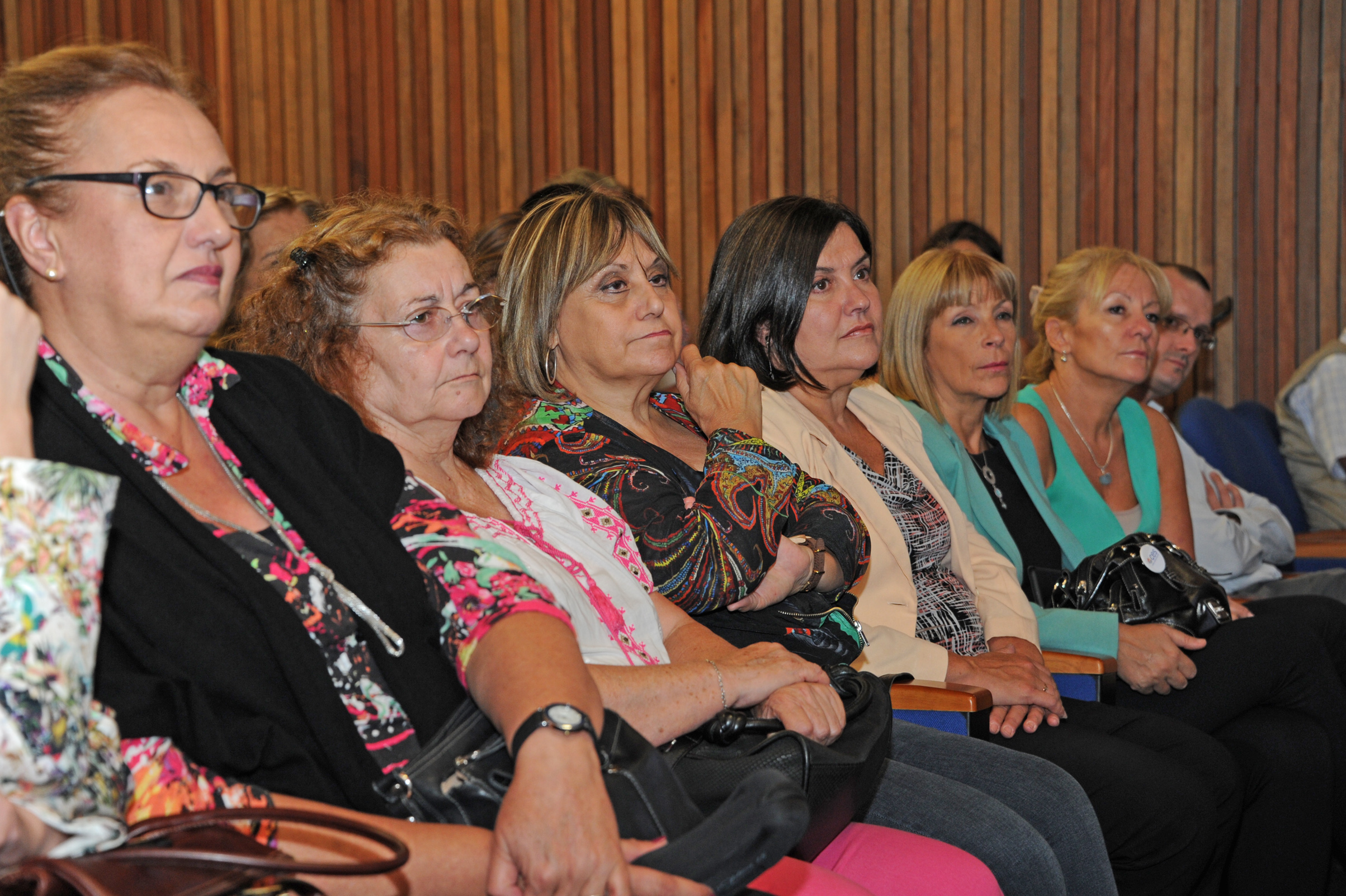 Autoridades y público asistentes al evento