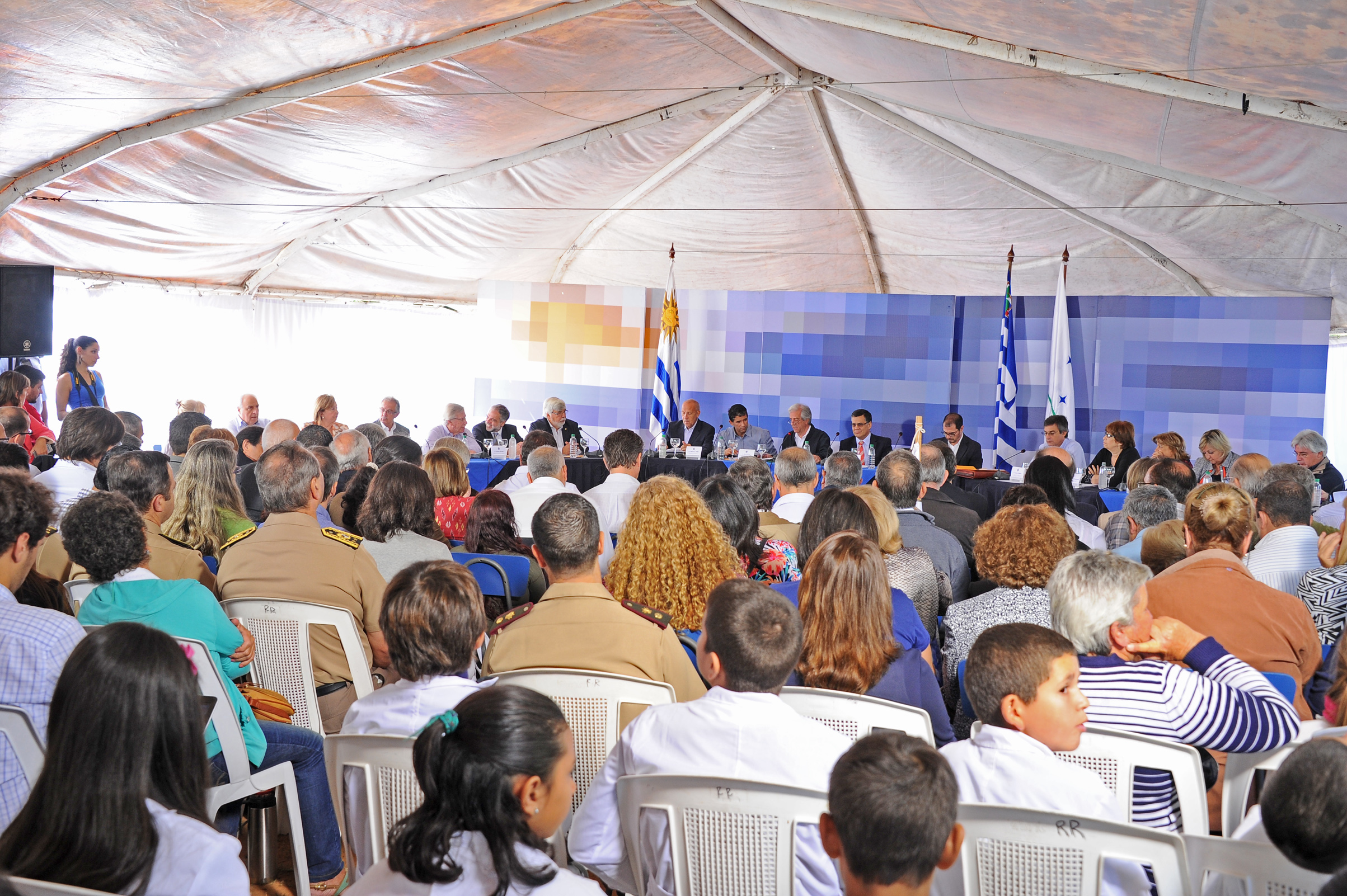 Consejo de Ministros abierto realizado este lunes en el barrio Sauzal de la fronteriza ciudad de Rivera
