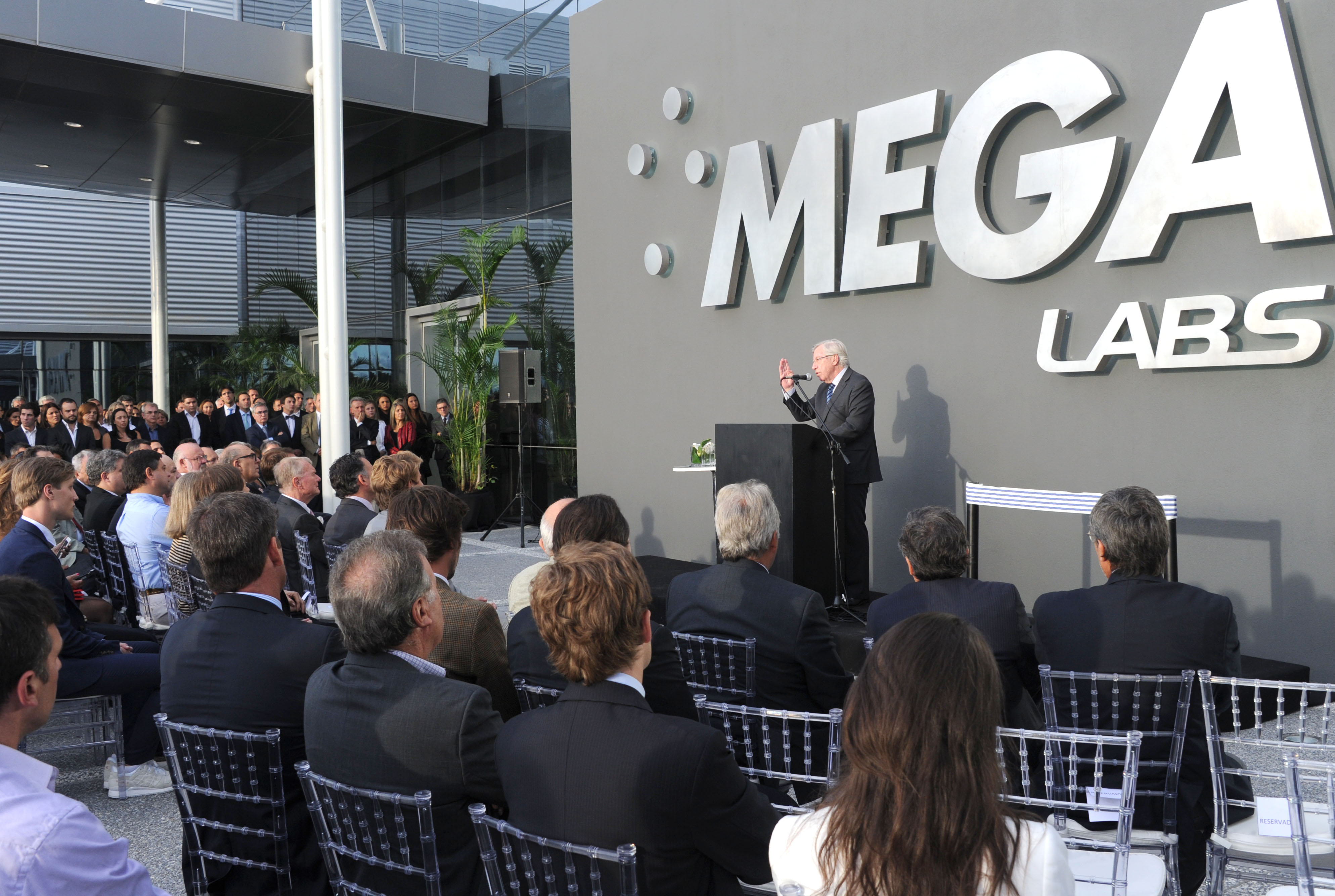Astori presente en la inauguración de planta Mega Labs, ubicada en Parque de las Ciencias