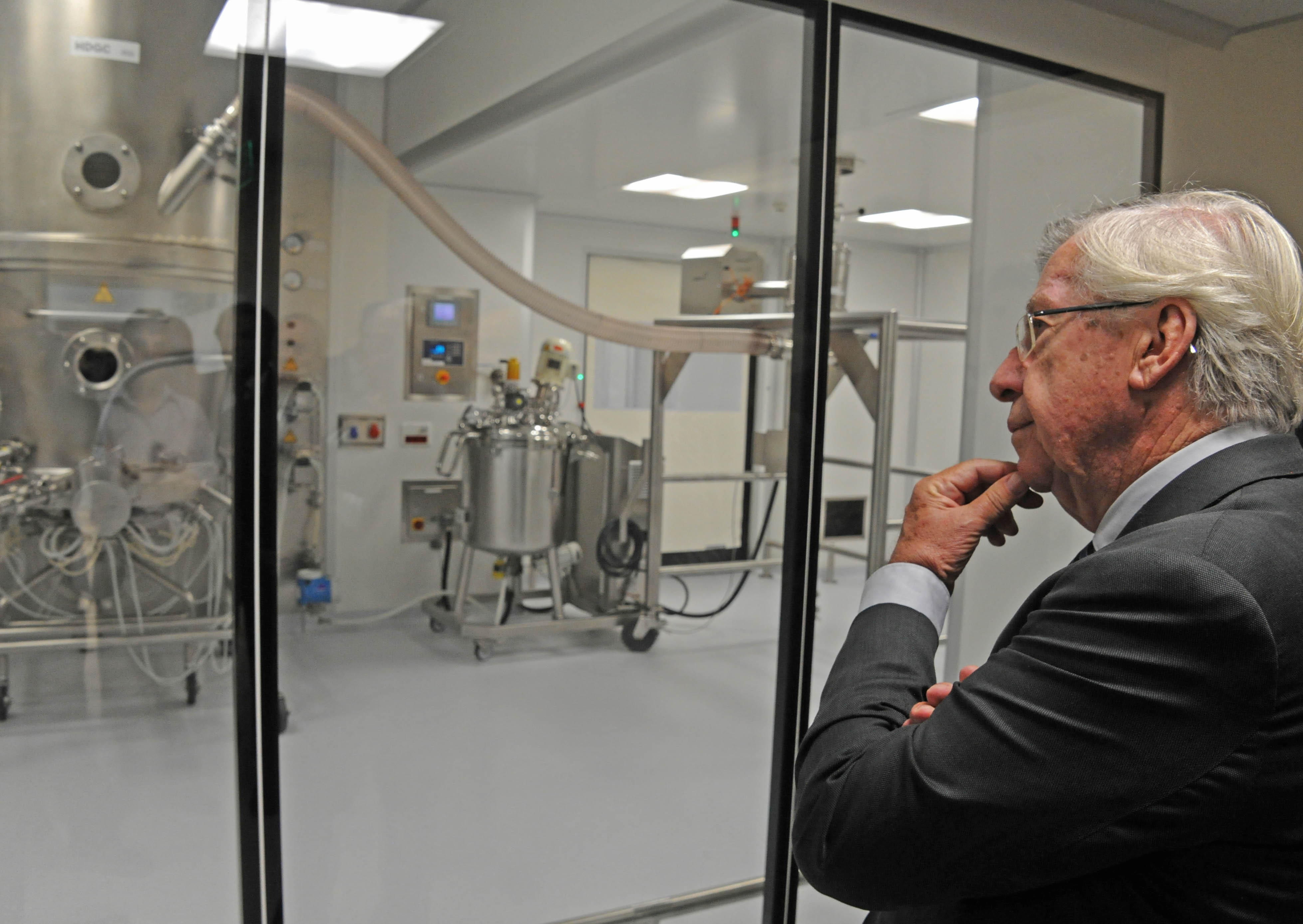 Astori presente en la inauguración de planta Mega Labs, ubicada en Parque de las Ciencias