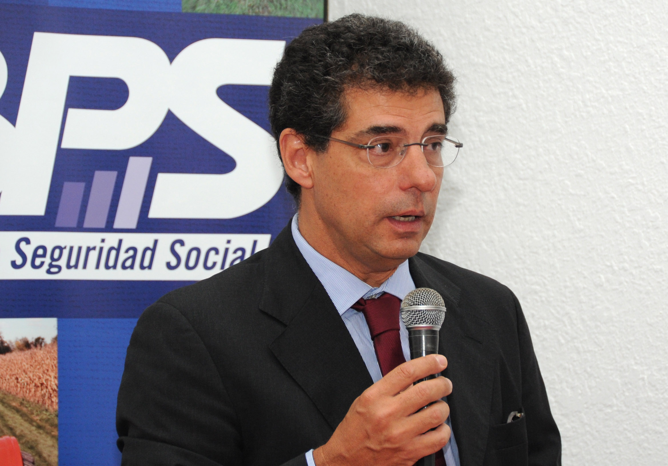 Aula móvil recorrerá el país para capacitar a jubilados beneficiarios del Plan Ibirapitá
