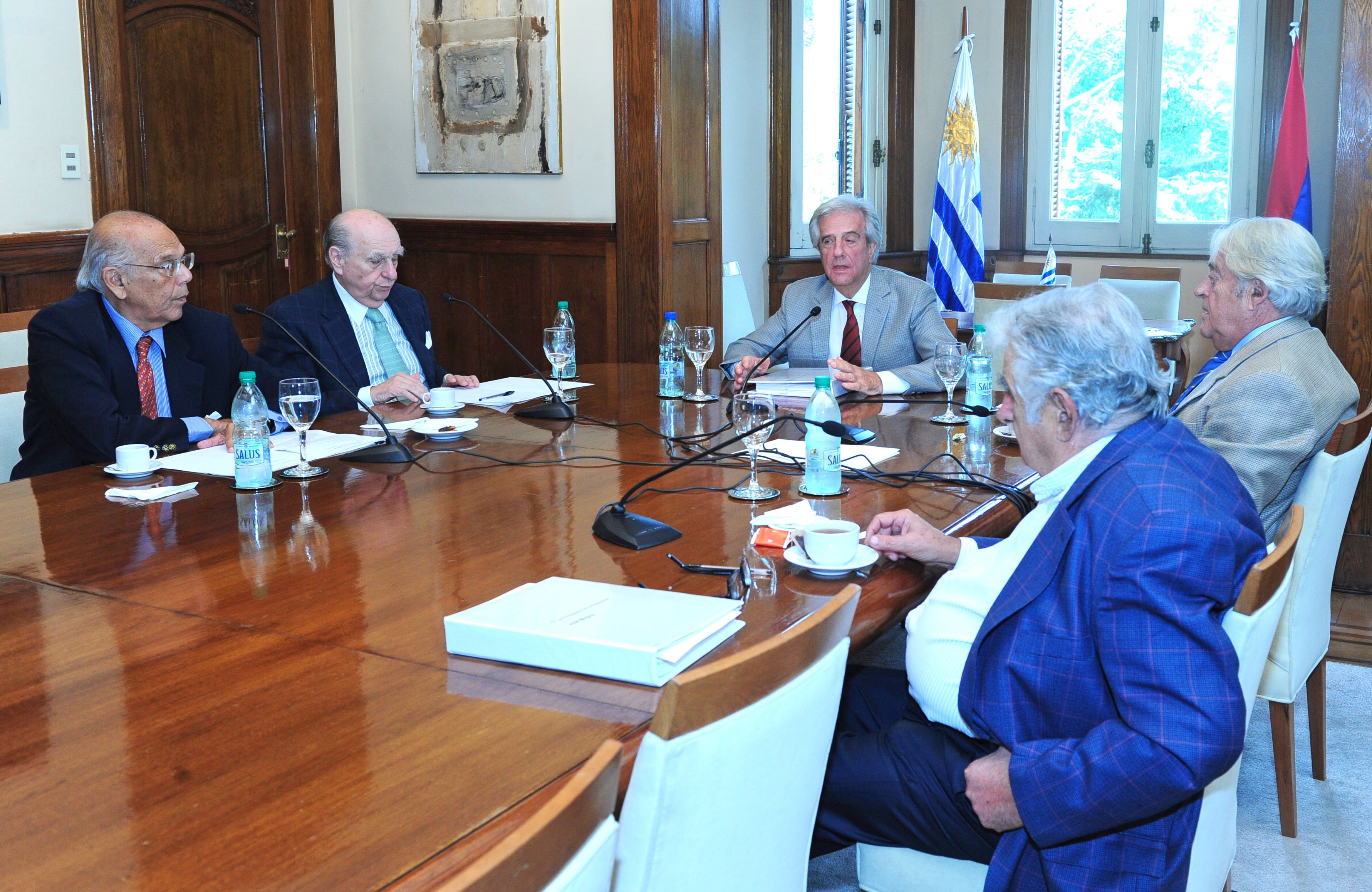 Vázquez se reunió con exmandatarios en Suárez