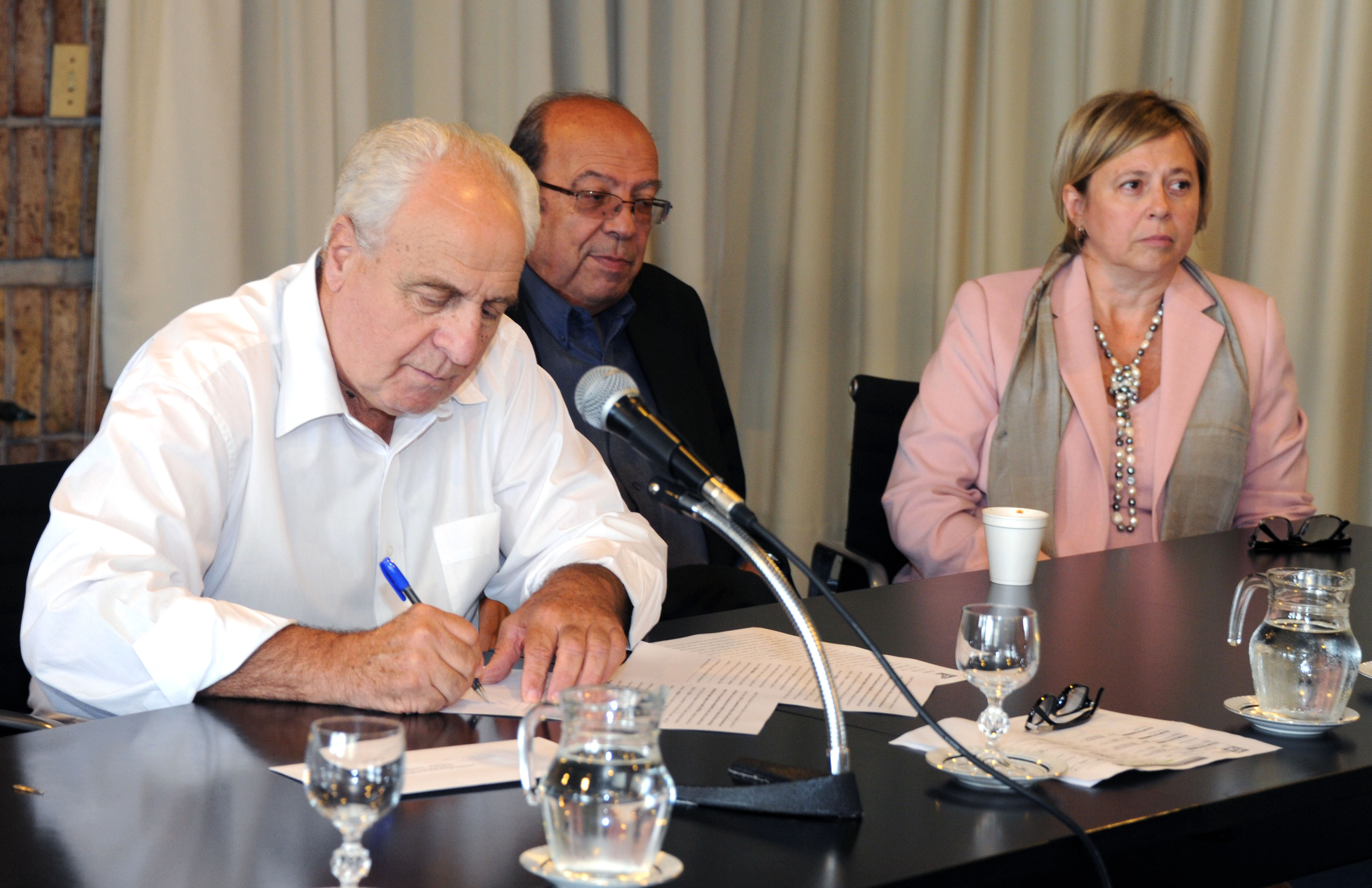 Ministerio de Transporte suscribió cinco convenios de asistencia social a instituciones de Canelones, San José, Soriano y Montevideo