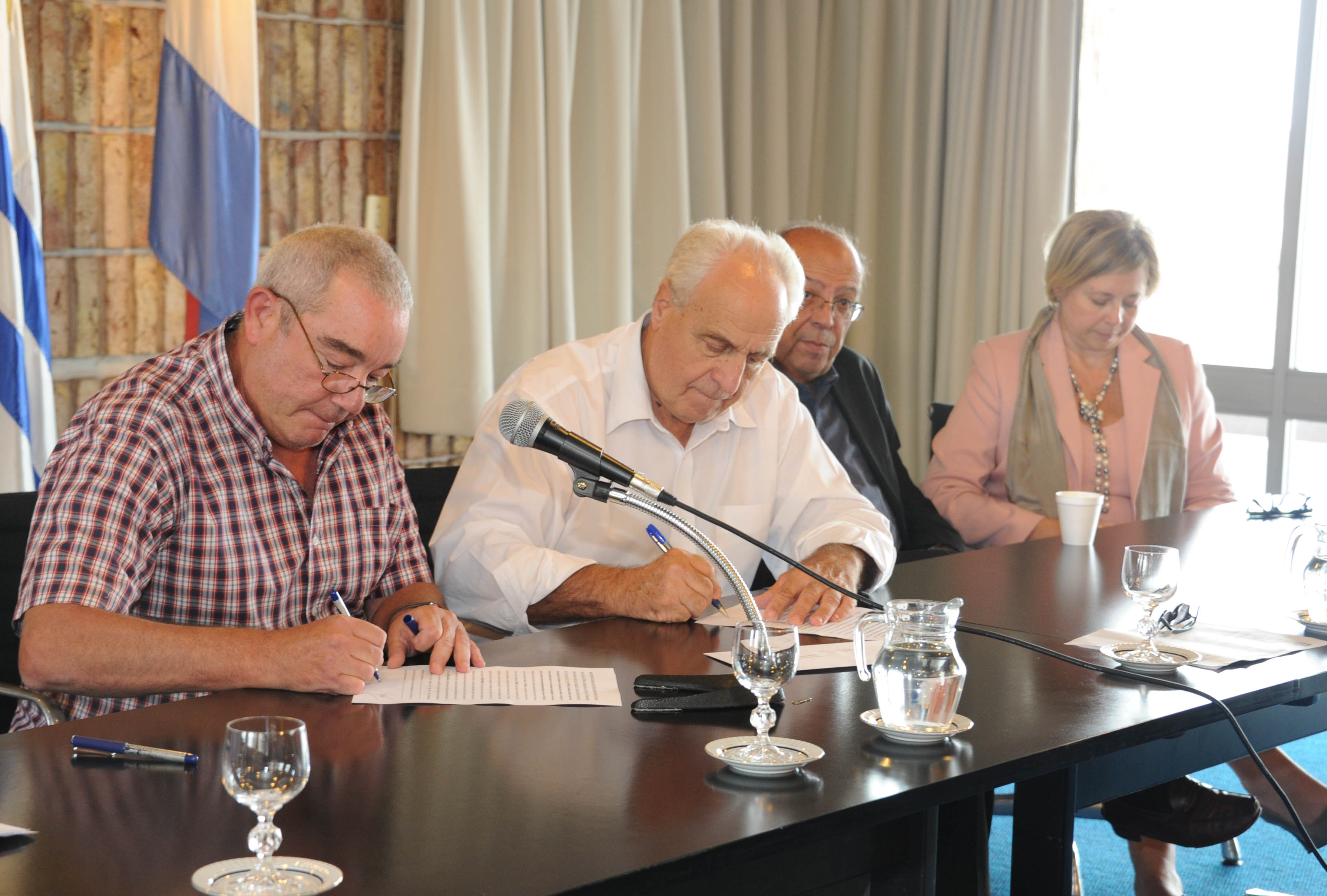 Ministerio de Transporte suscribió cinco convenios de asistencia social a instituciones de Canelones, San José, Soriano y Montevideo