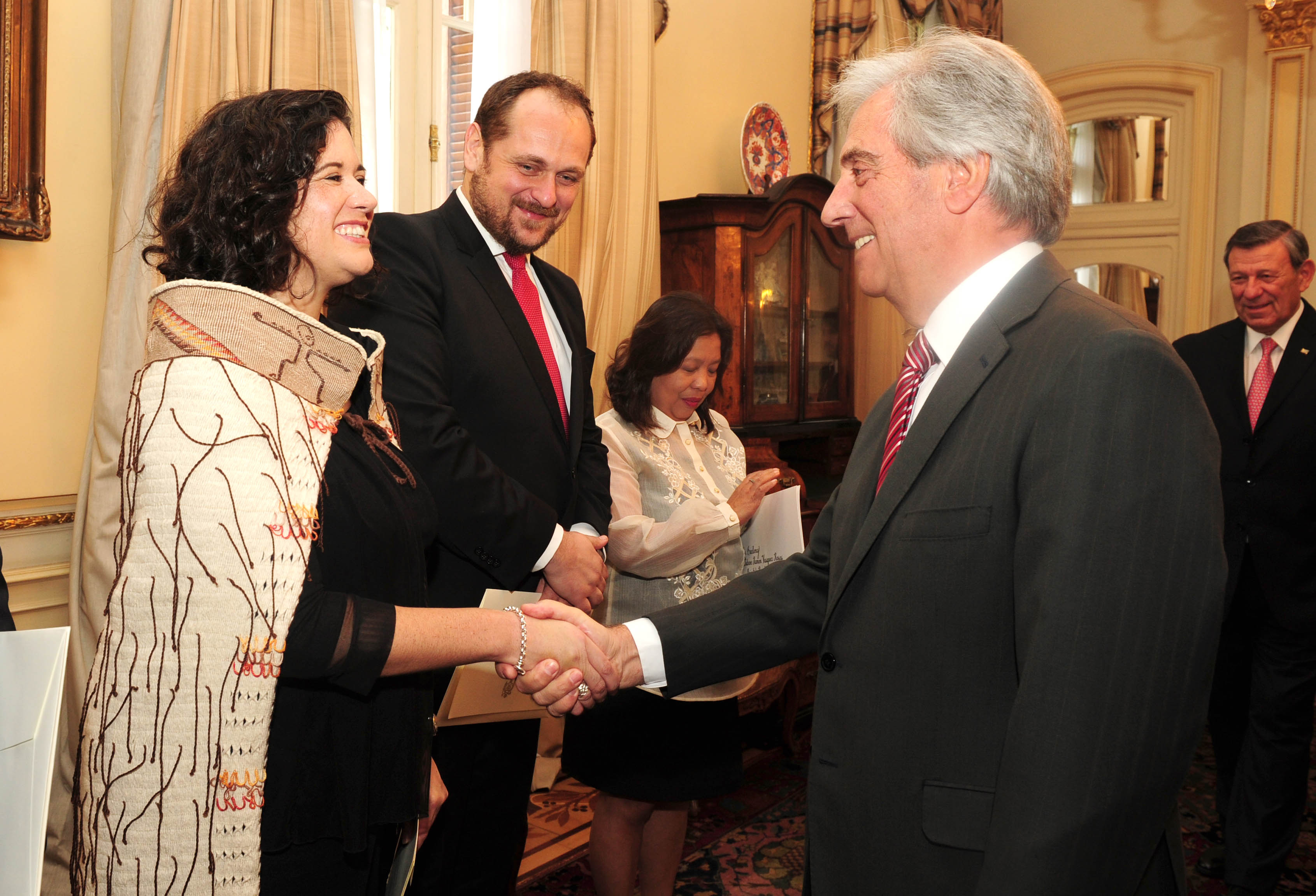 Presidente Vázquez recibiendo carta diplomática credencial del embajador de Nueva Zelanda