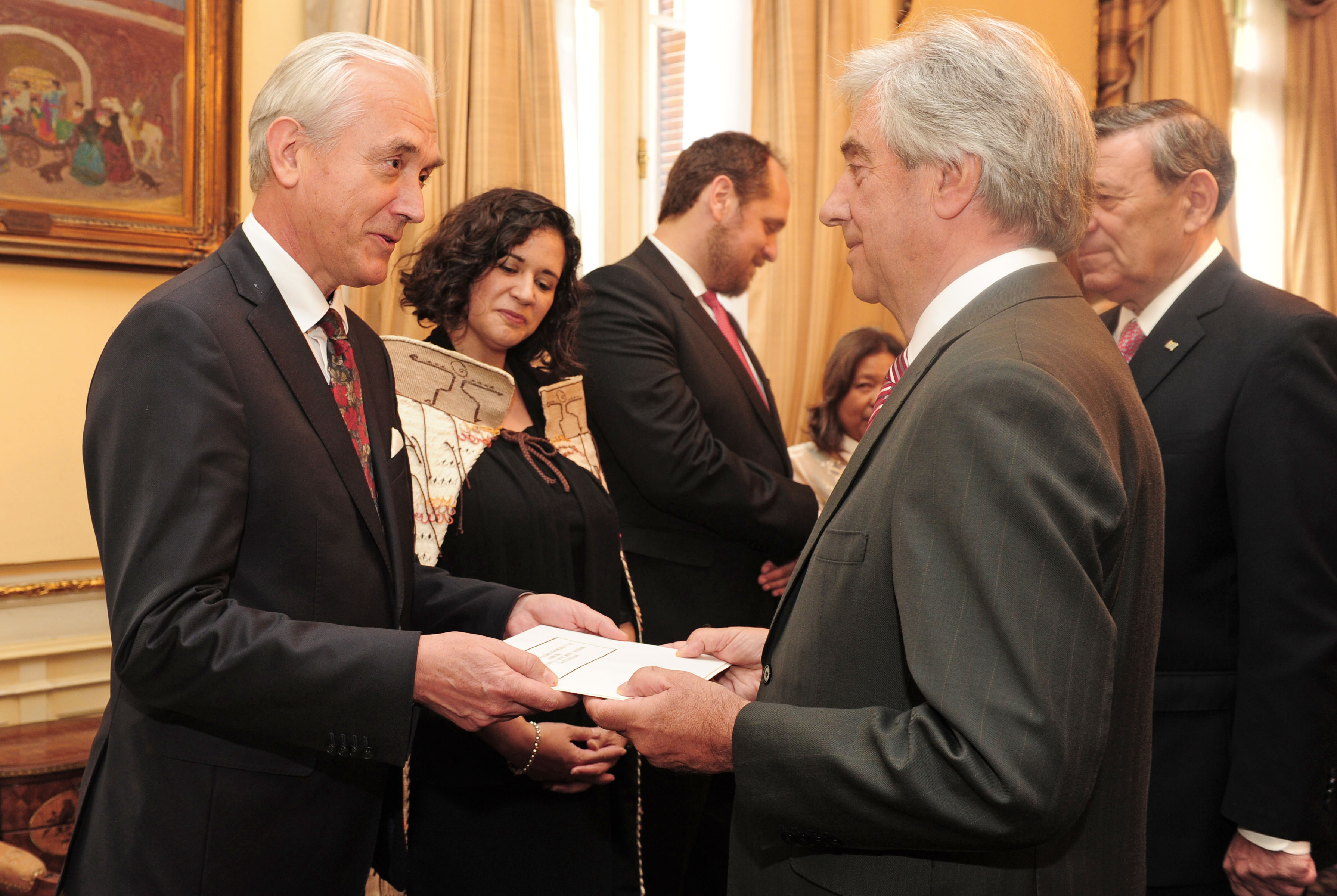 Presidente Vázquez recibiendo carta diplomática credencial del embajador de Polonia