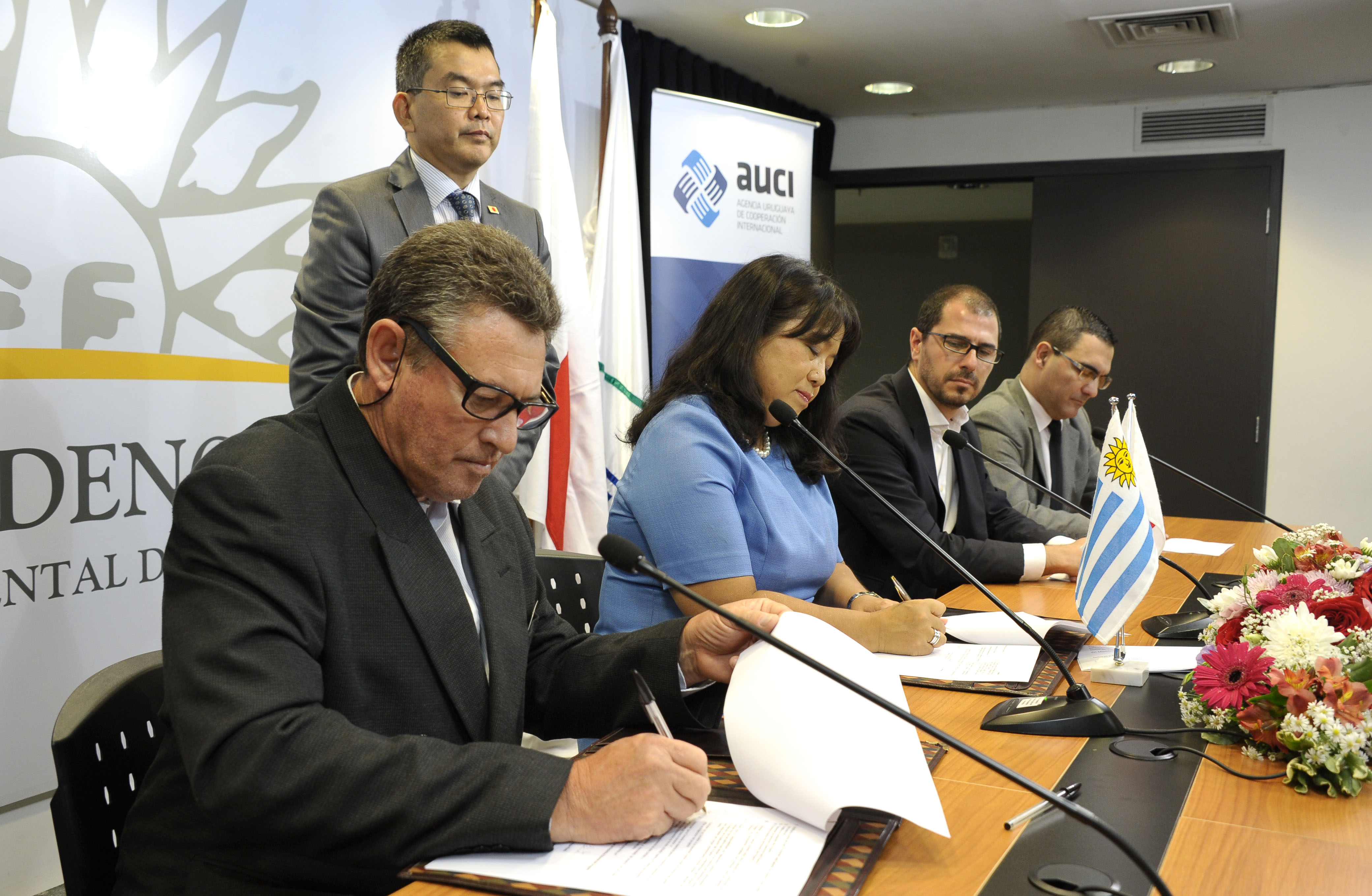 Japón donó a Uruguay 143 mil dólares en vehículos