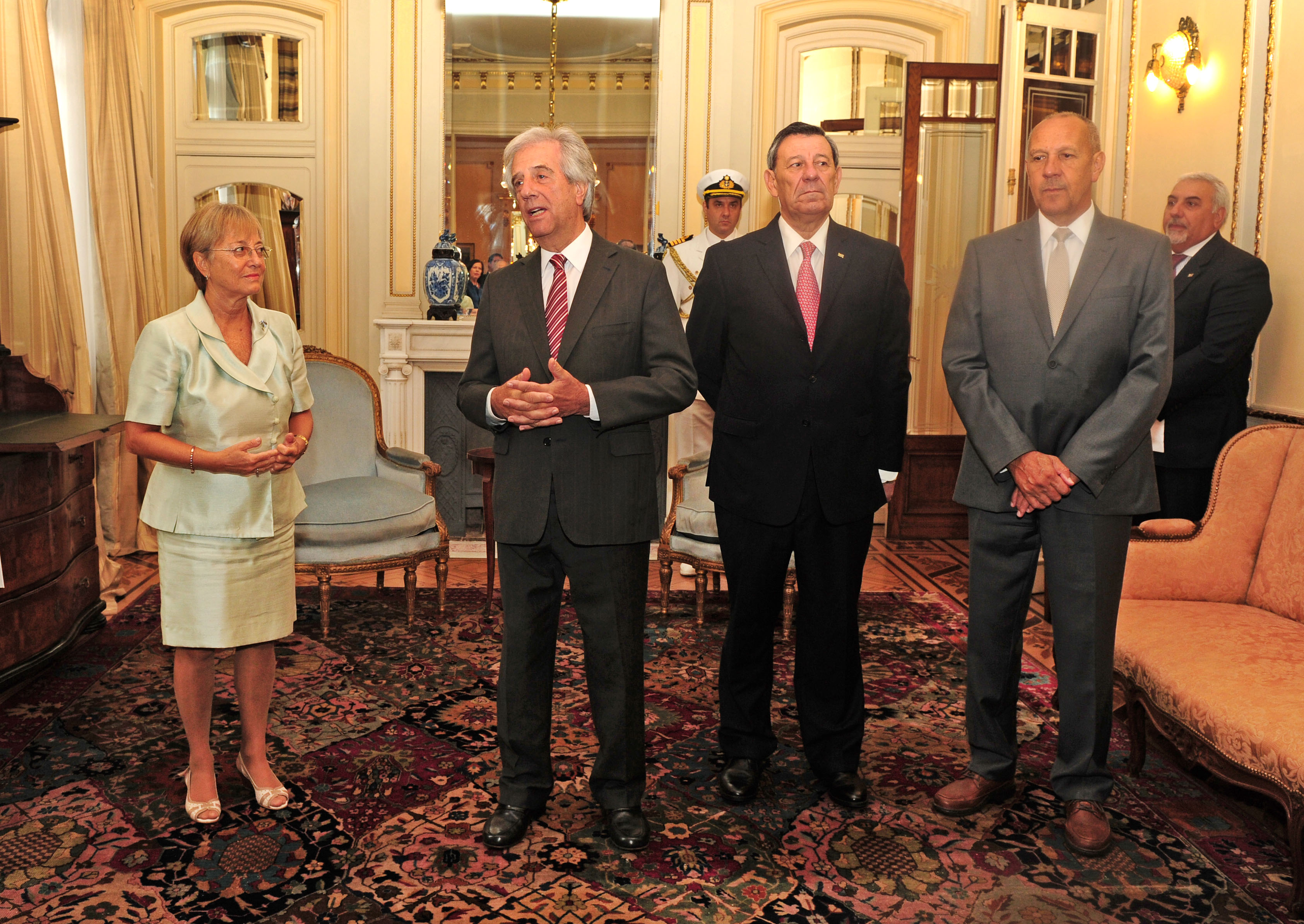 Presidente Vázquez dirigiéndose a los embajadores presentes