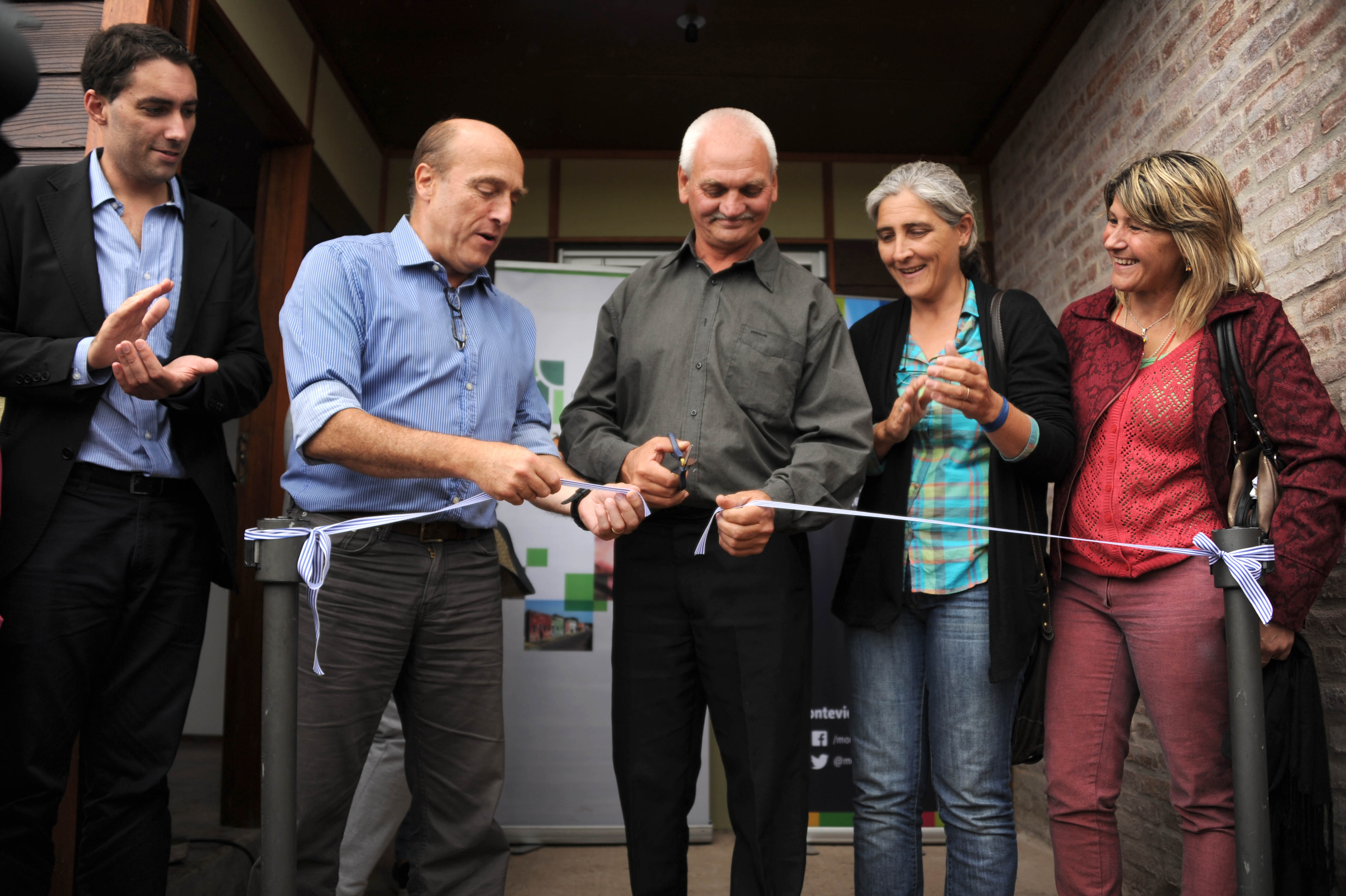 MVOTMA inauguró viviendas para realojo a familias del asentamiento La Manchega- Montevideo