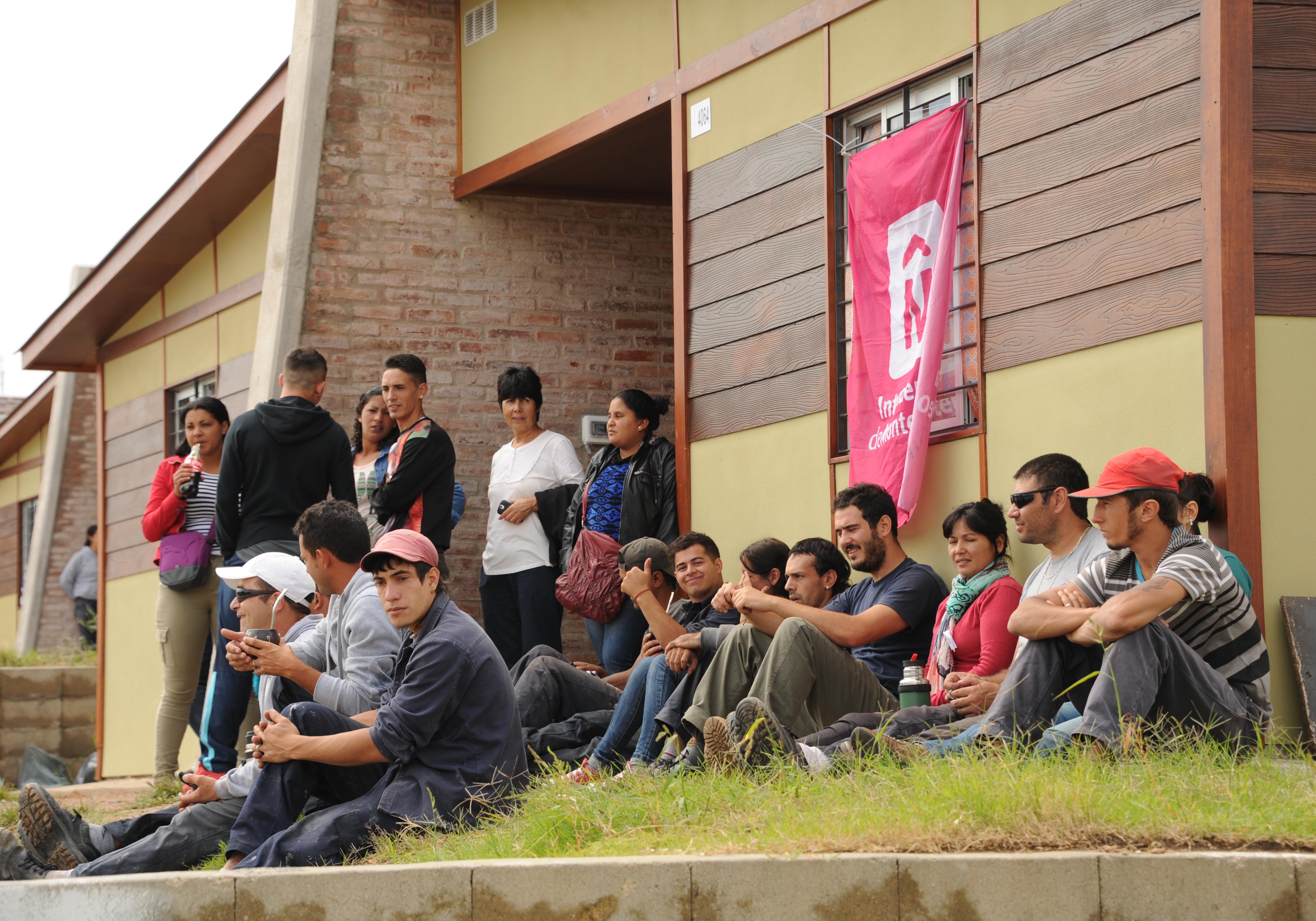 MVOTMA inauguró viviendas para realojo a familias del asentamiento La Manchega- Montevideo