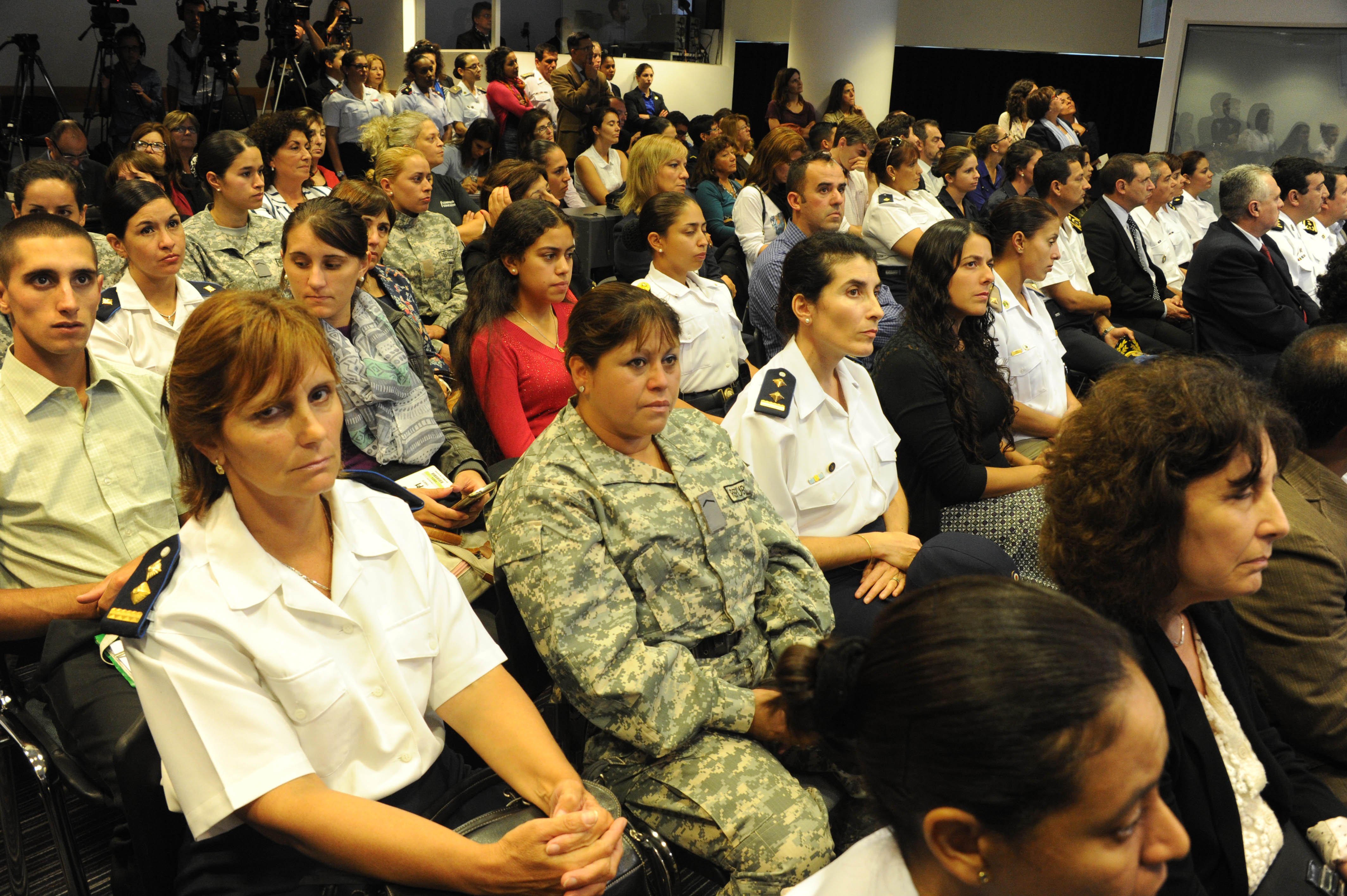 Ministerio del Interior realiza homenaje a mujeres policías
