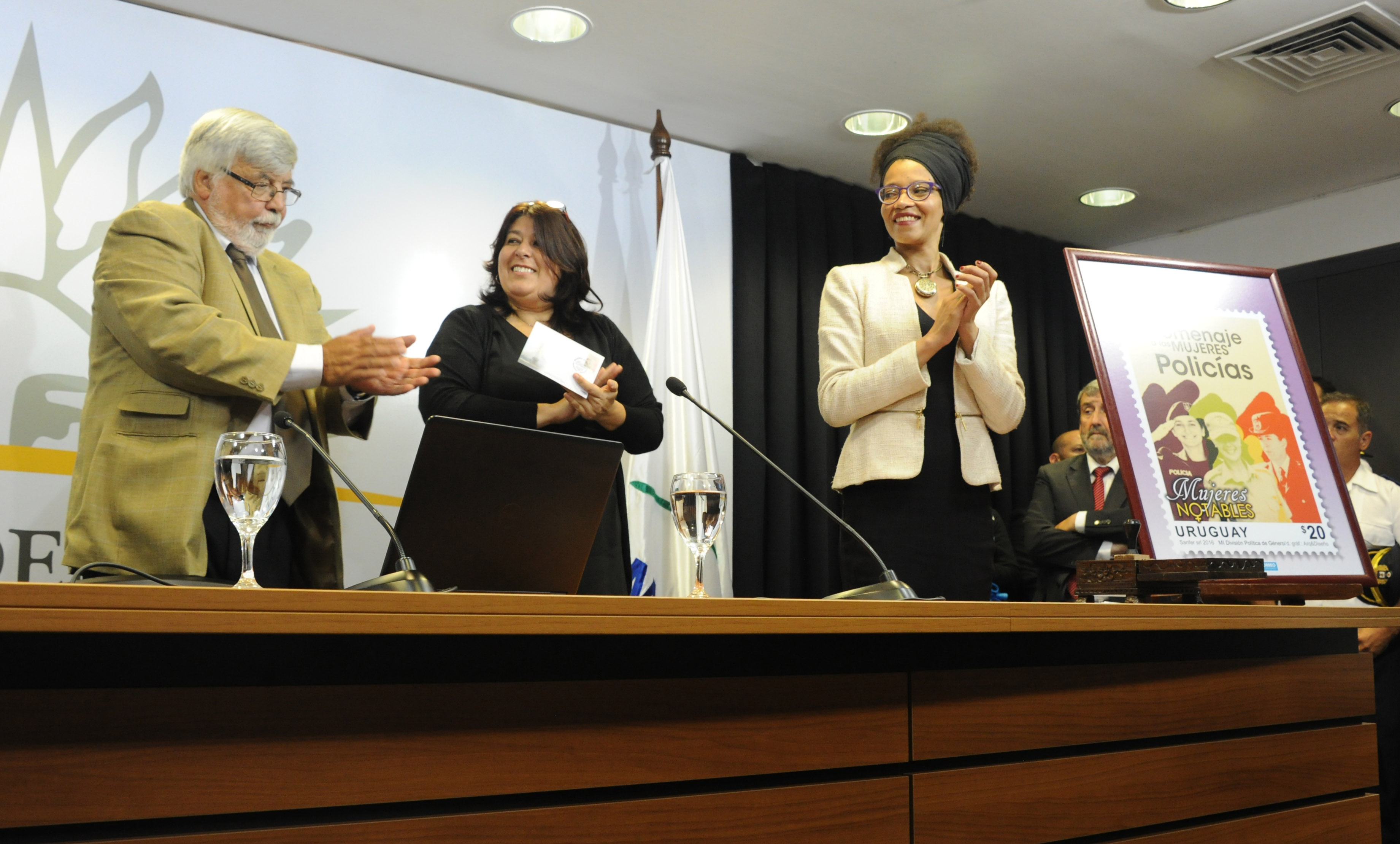 Ministerio del Interior realiza homenaje a mujeres policías