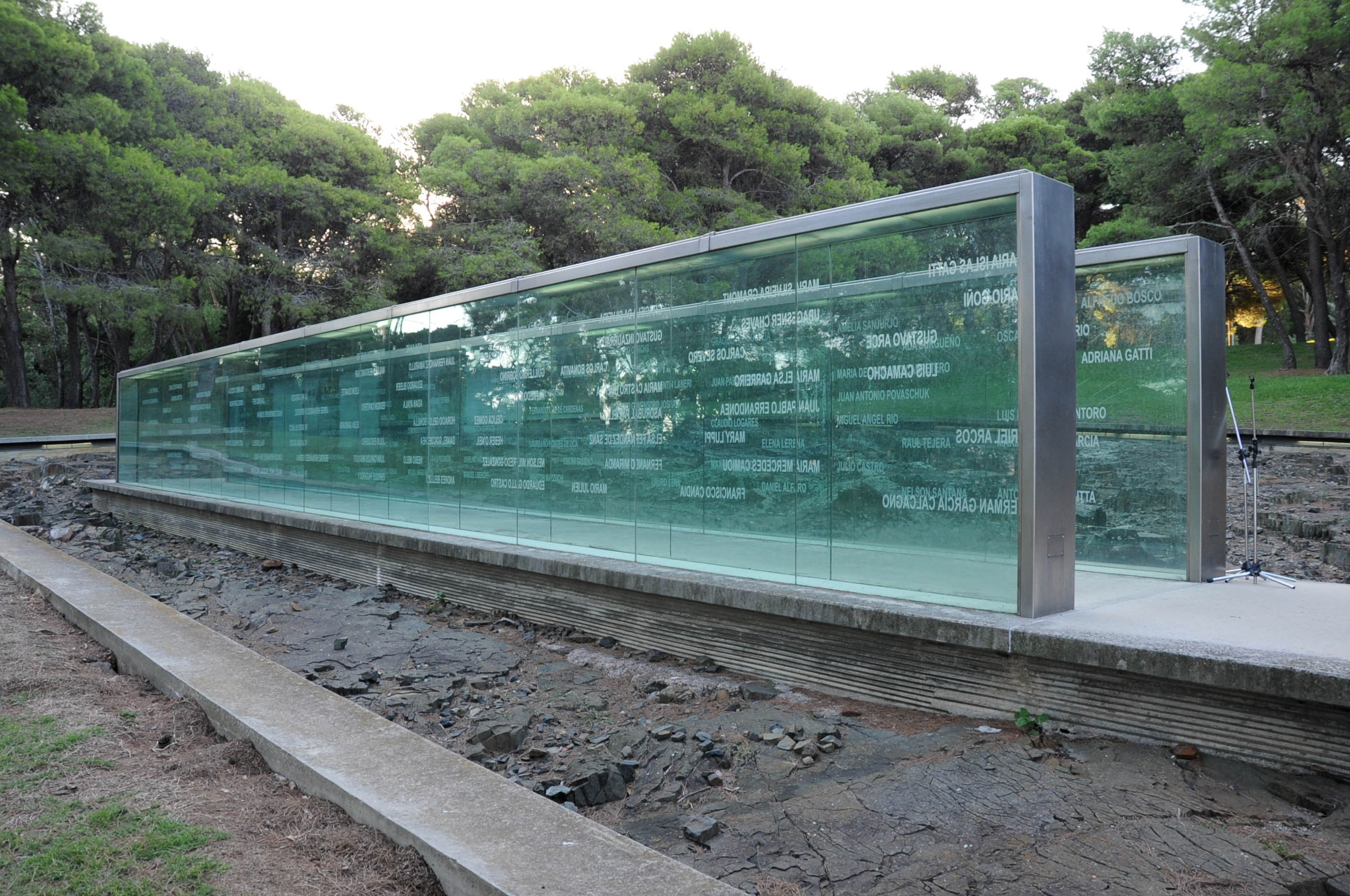 Memorial a los Detenidos Desaparecidos en el Parque Vaz Ferreira del Cerro