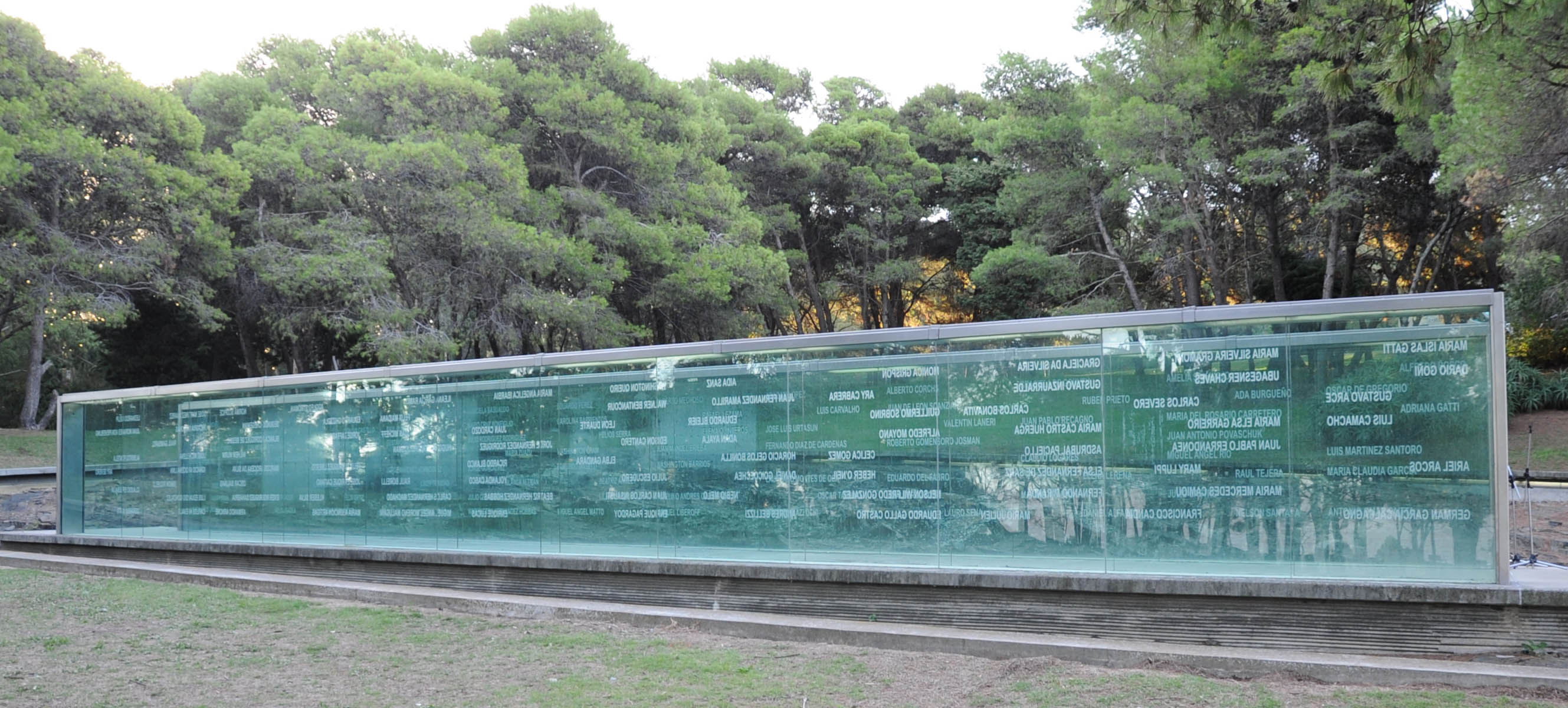 Memorial a los Detenidos Desaparecidos en el Parque Vaz Ferreira del Cerro