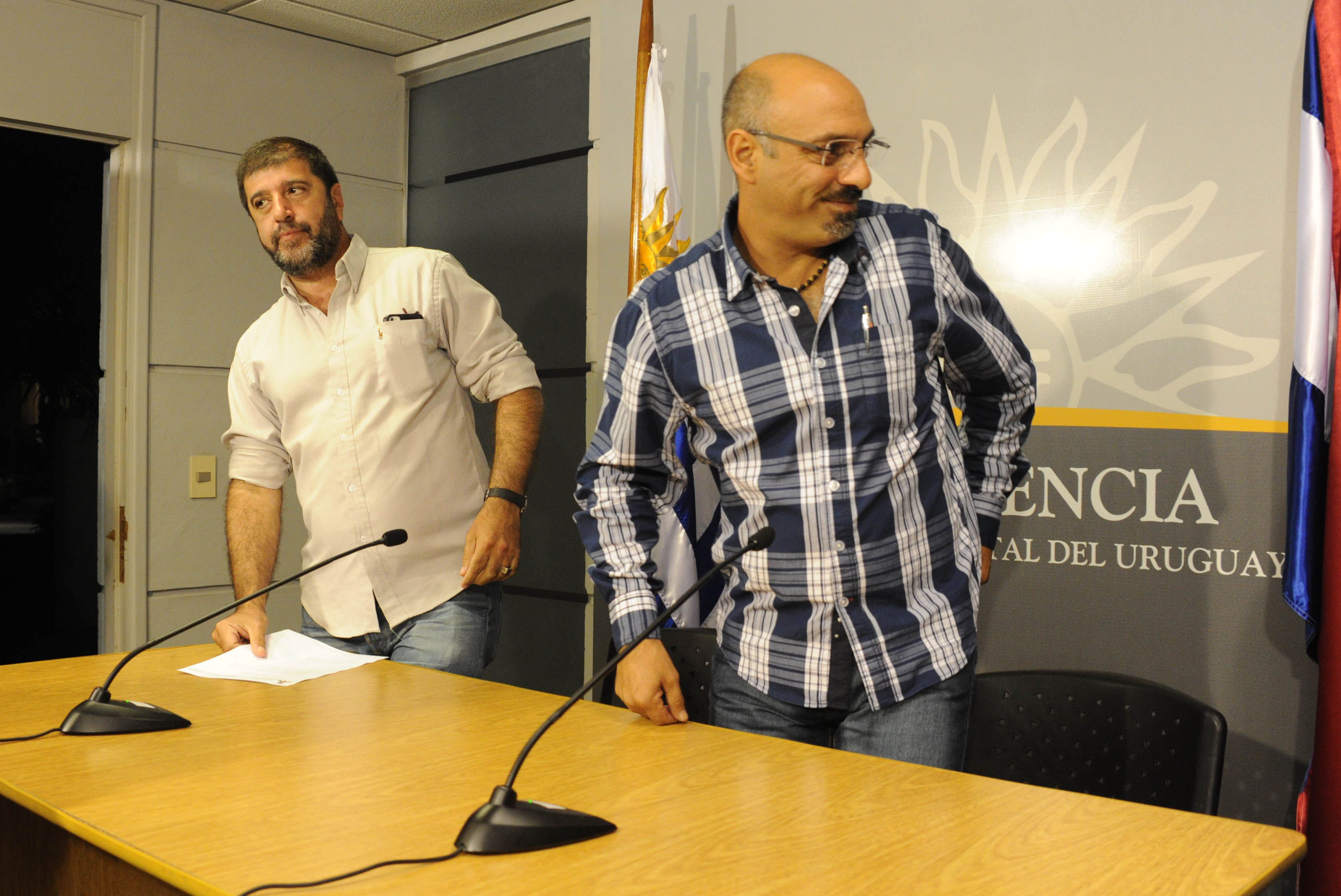 Dirigentes del PIT-CNT, Pereira y Abdala, en declaraciones a la prensa una vez culminada la reunión