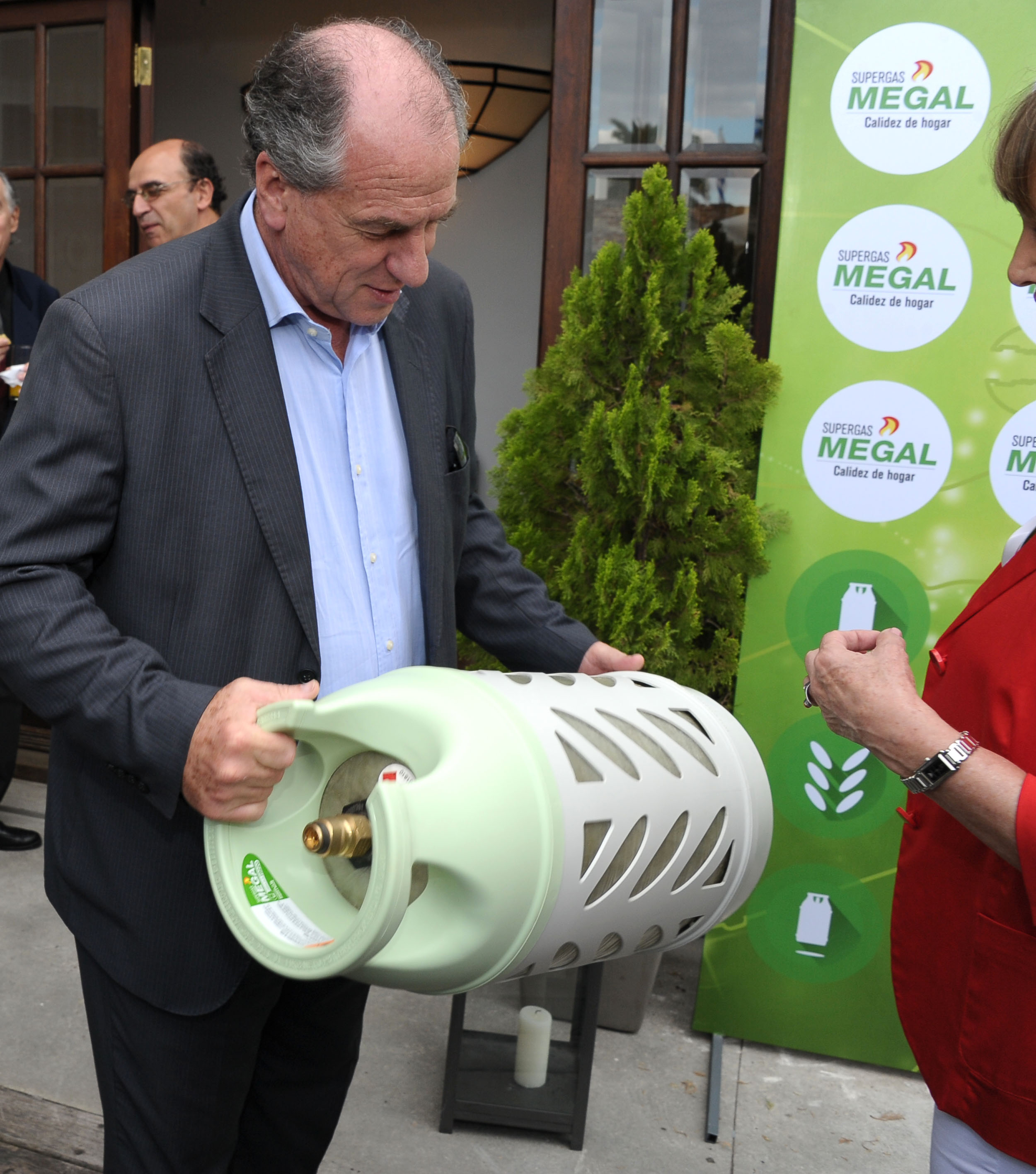 Presentación de las nuevas garrafas de la empresa de recarga y distribución Megal.