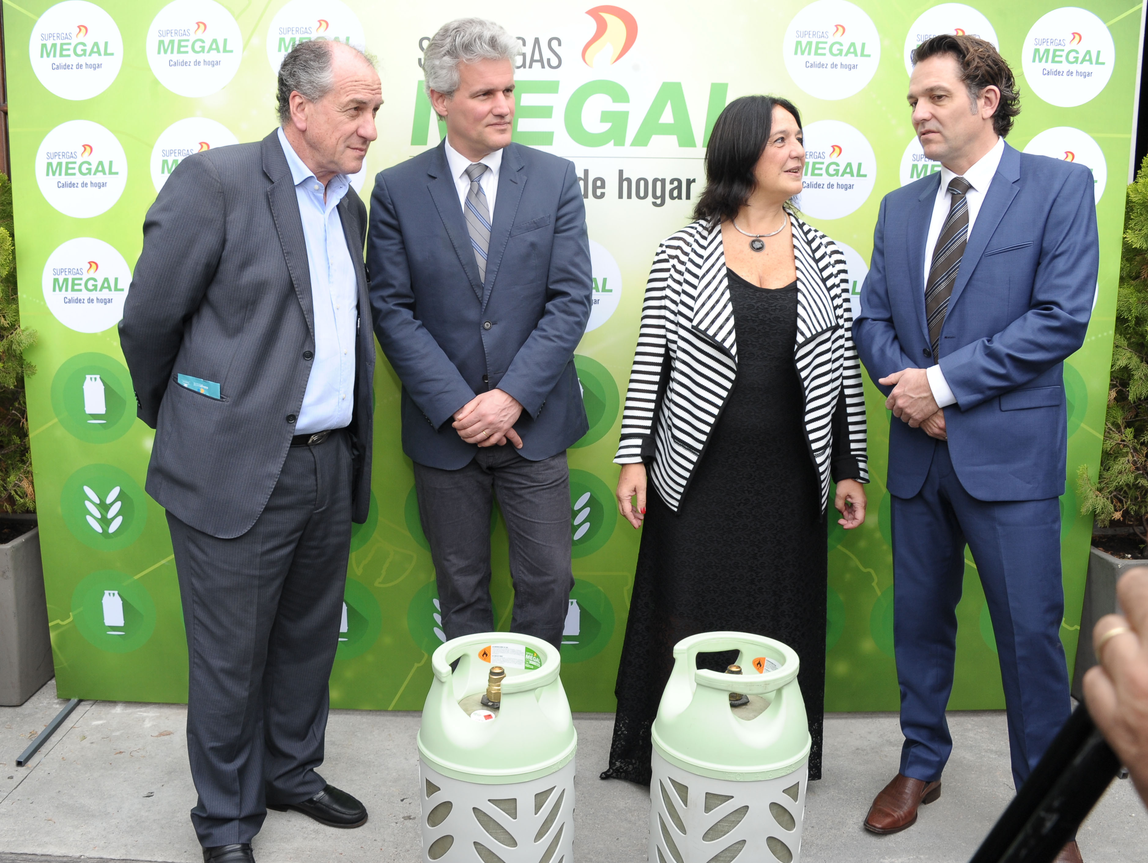 Presentación de las nuevas garrafas de la empresa de recarga y distribución Megal.