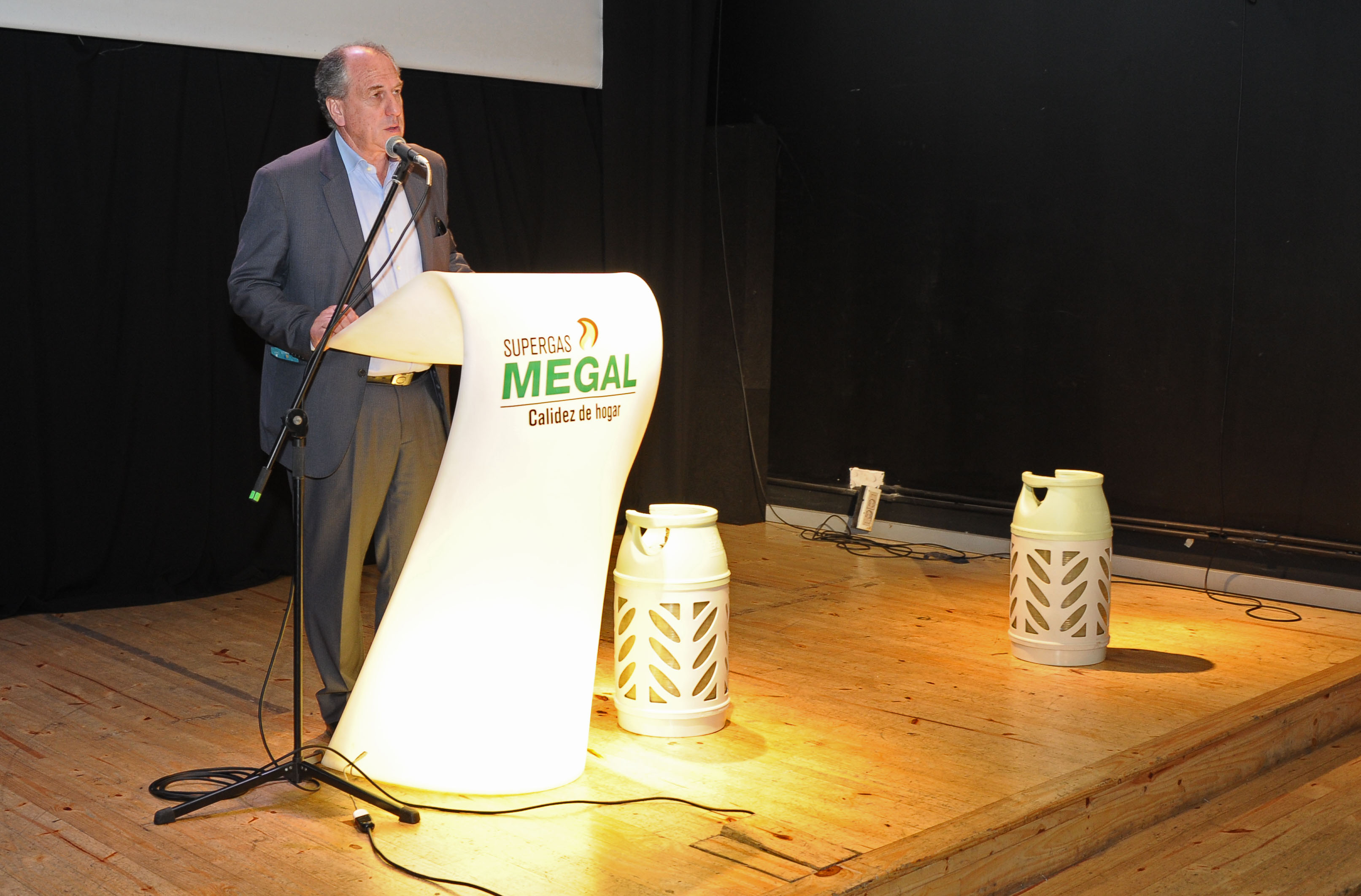 Presentación de las nuevas garrafas de la empresa de recarga y distribución Megal.