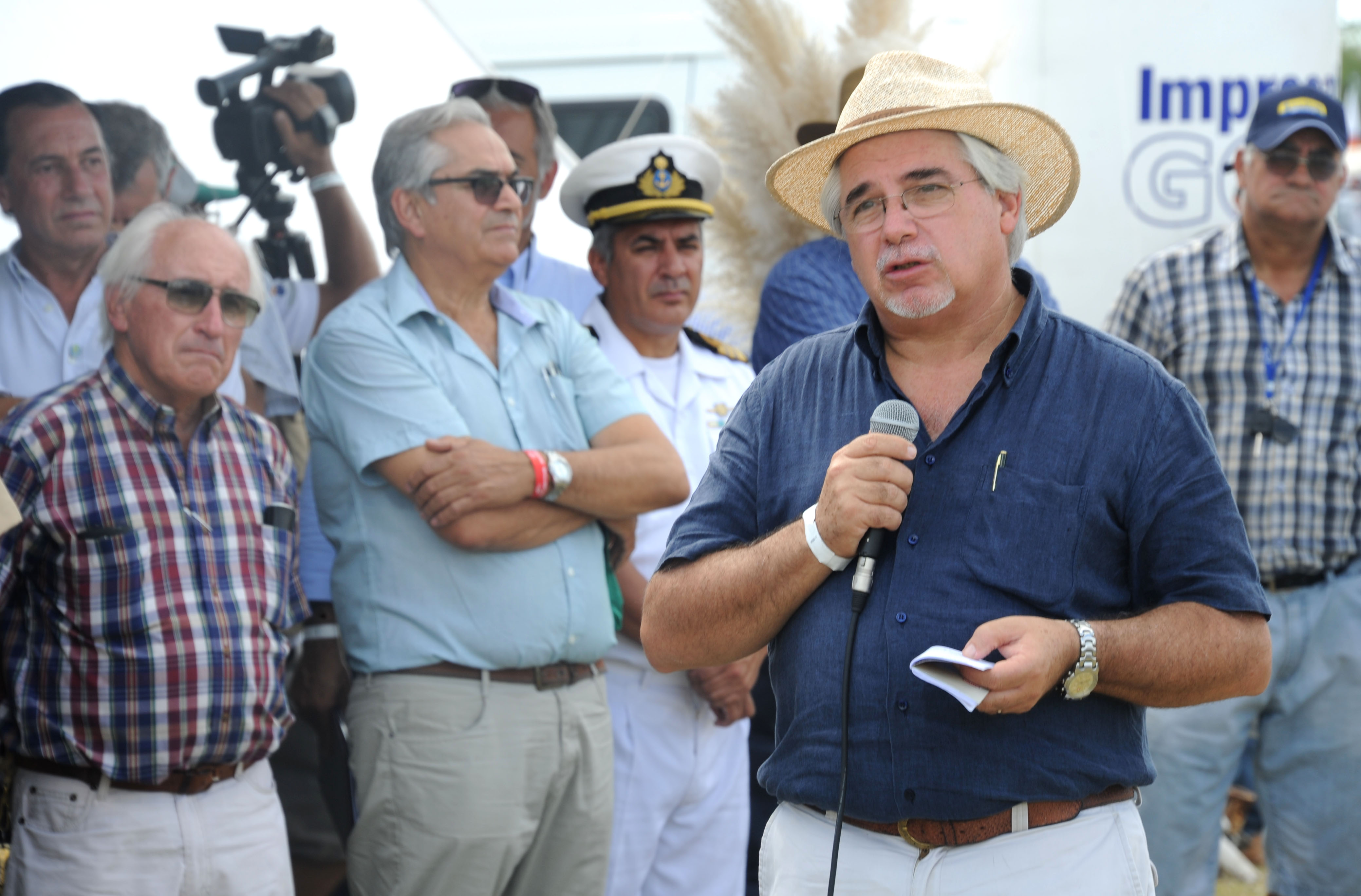 Ministro Aguerre dirigiéndose a los presentes en la apertura de la Expo Activa en Soriano