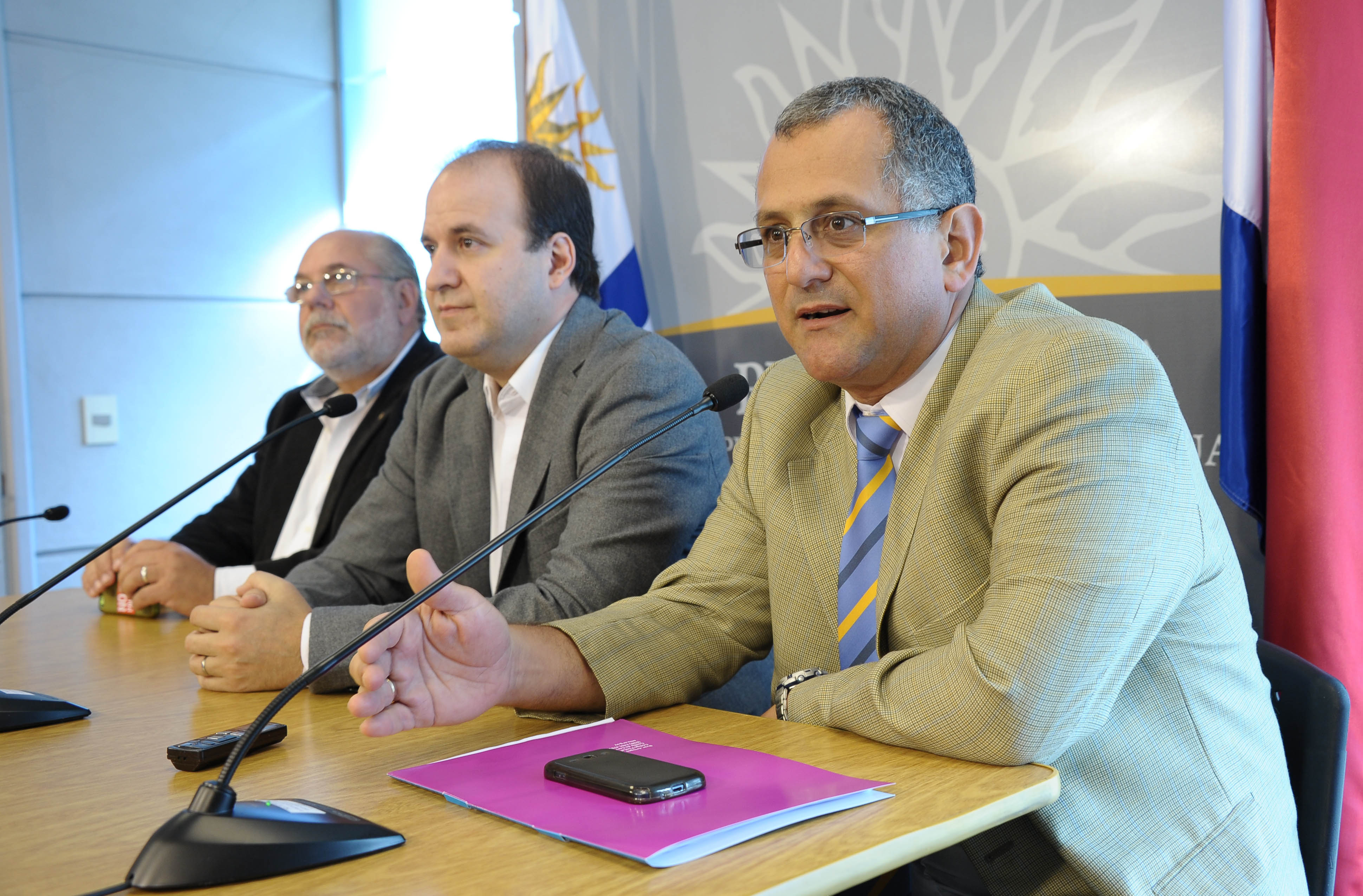 Declaraciones a la prensa de Alfredo Toledo, Julio Trostchansky y Alejandro Cuesta, dirigentes del SMU