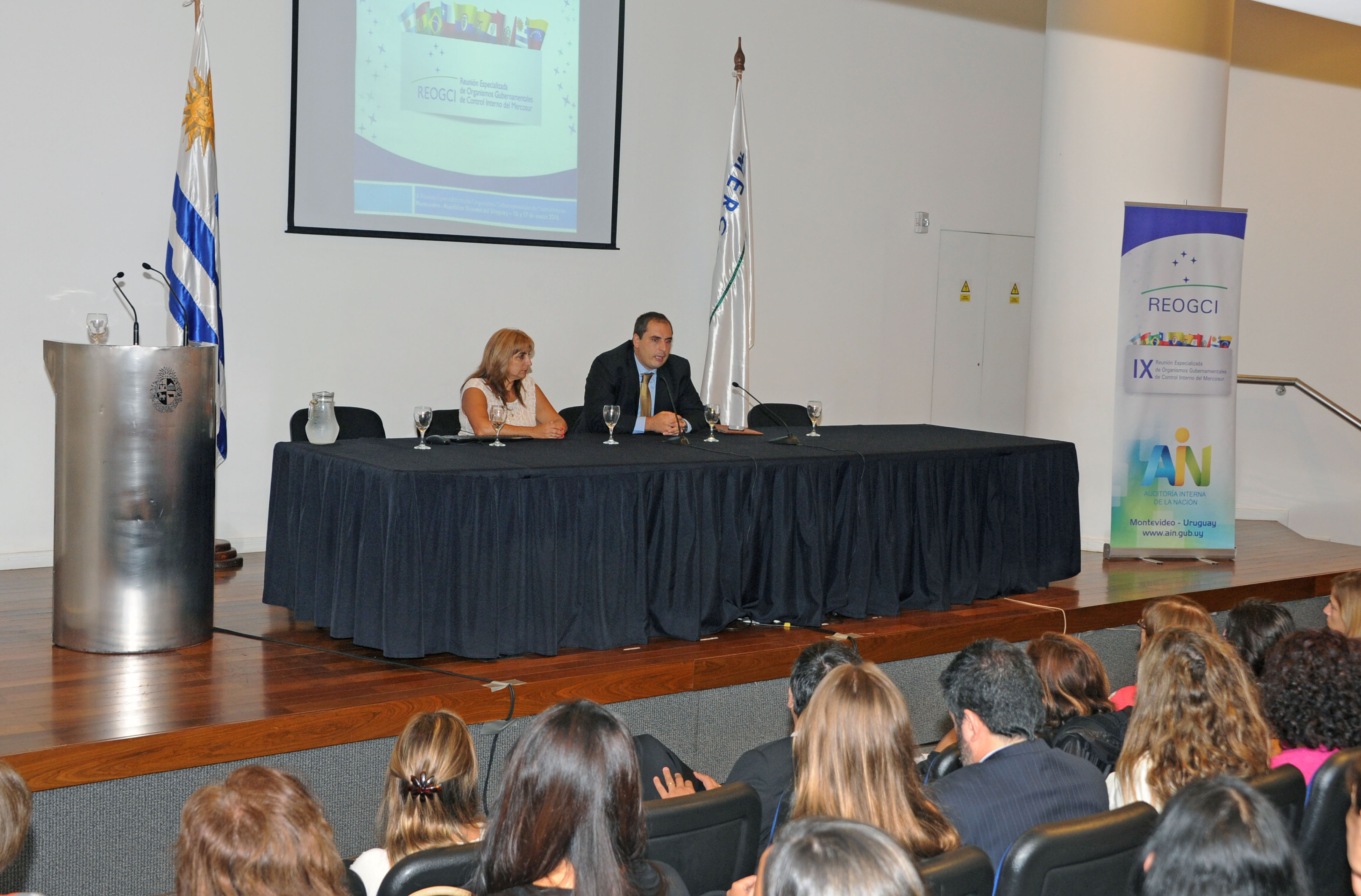 Pablo Ferreri y María del Carmen Rúa dirigiéndose a los presentes
