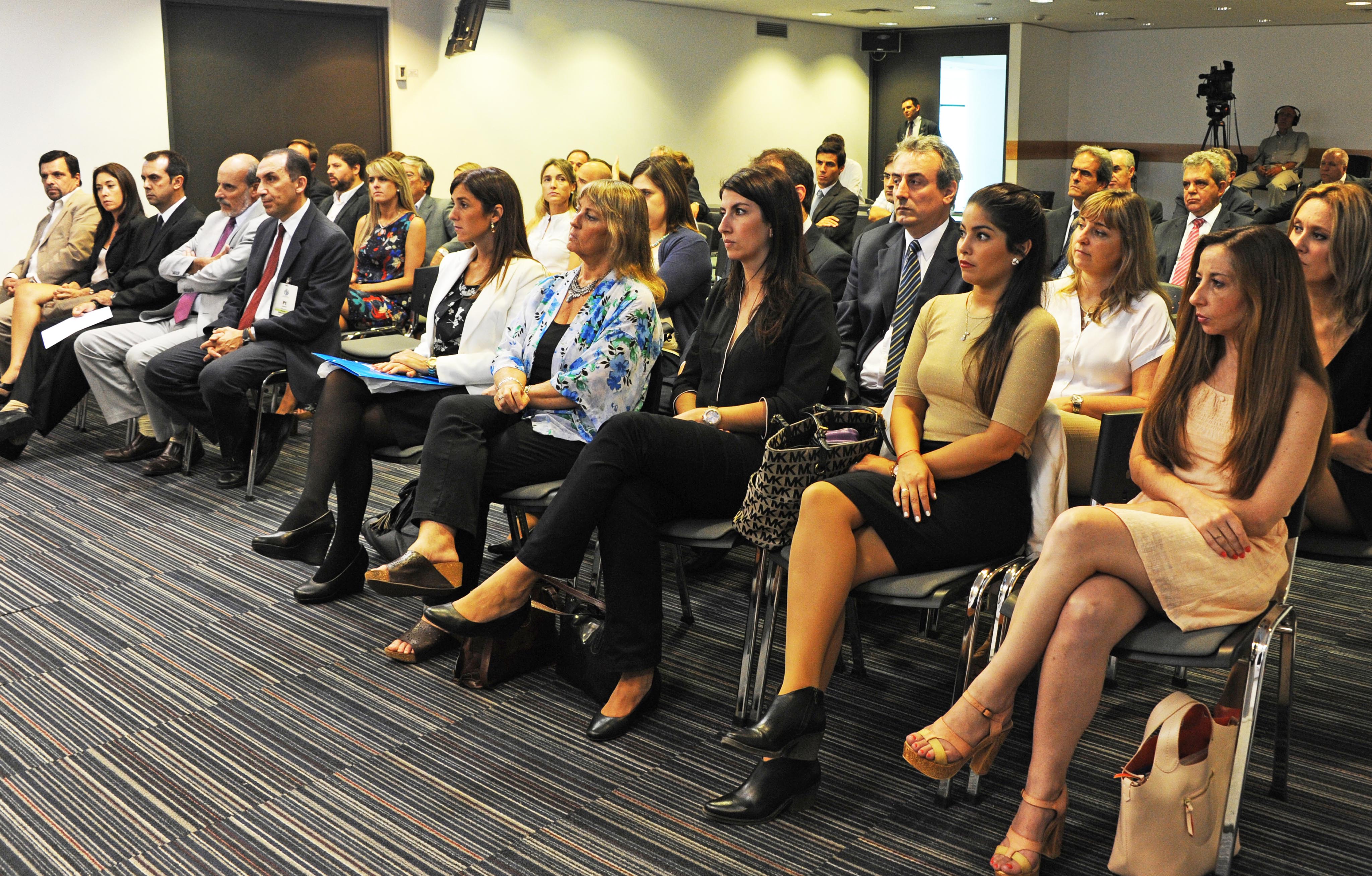 Público presente en la sala de prensa de la Torre Ejecutiva