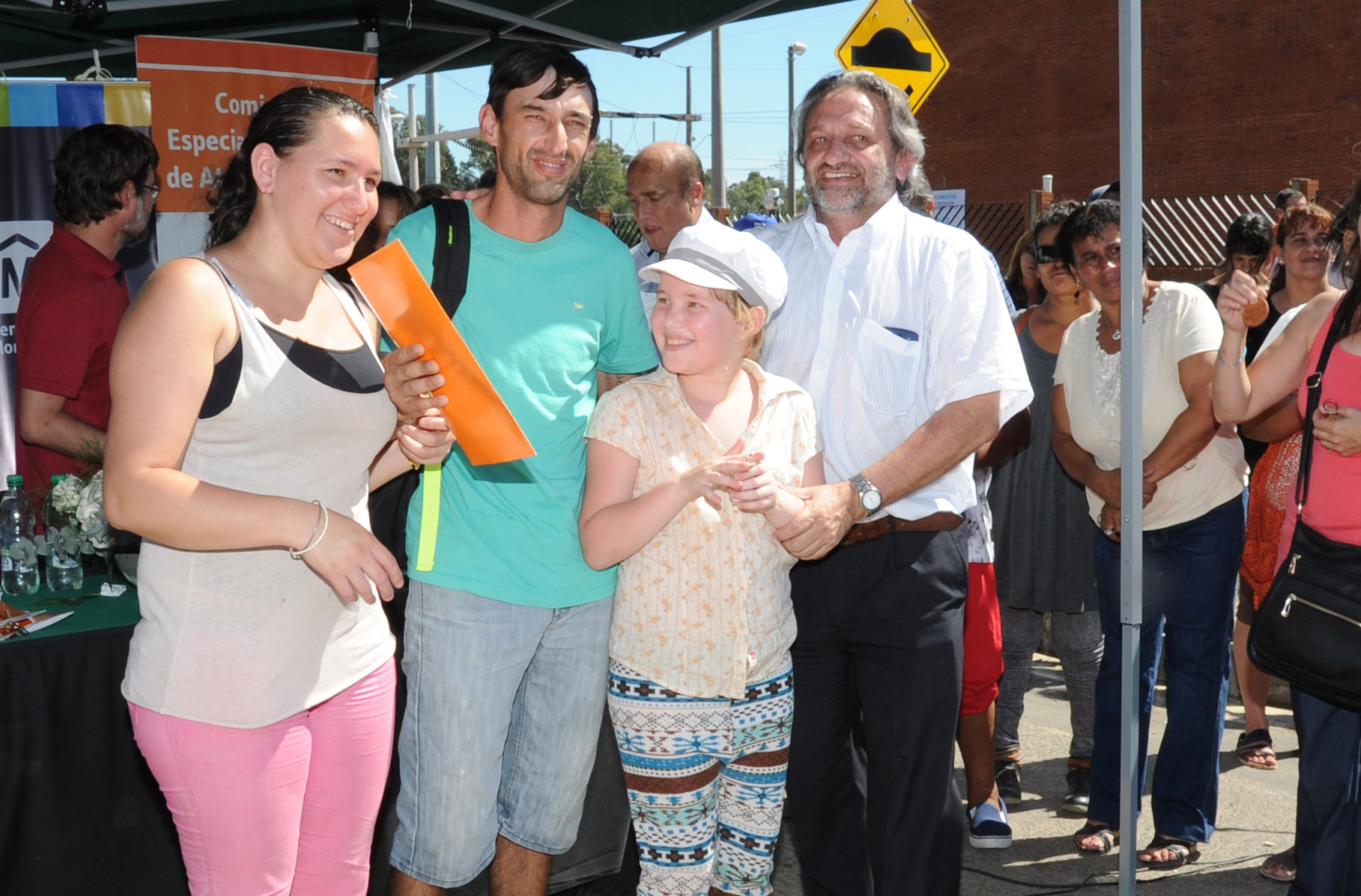 Francisco Beltrame haciendo entrega de llaves
