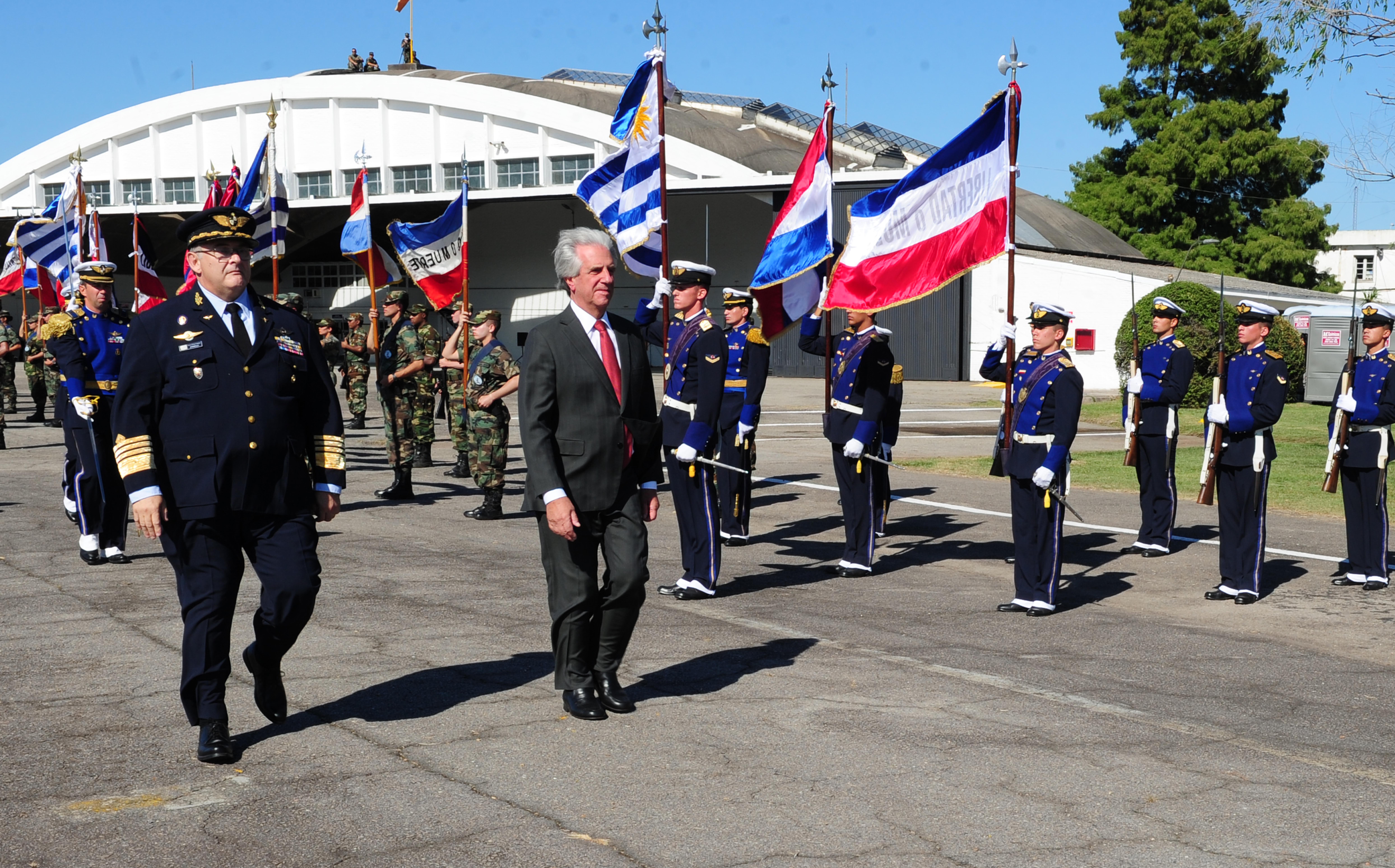 Vázquez saludando a los Pabellones Patrios