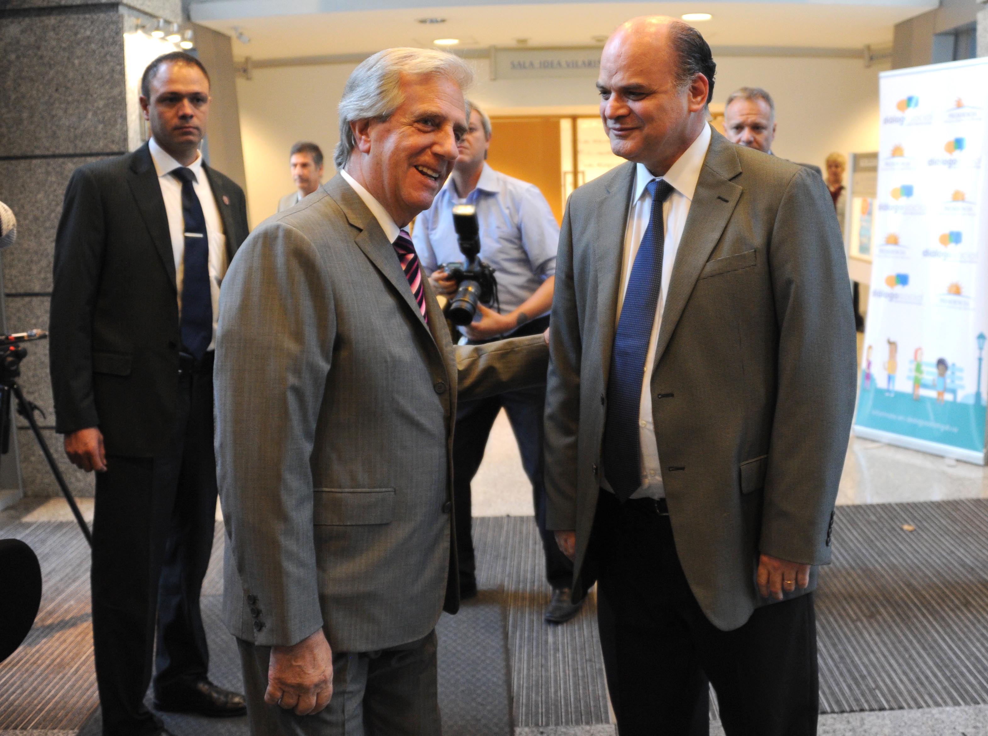 Vázquez es recibido por el presidente de ANTEL, Andrés Tolosa