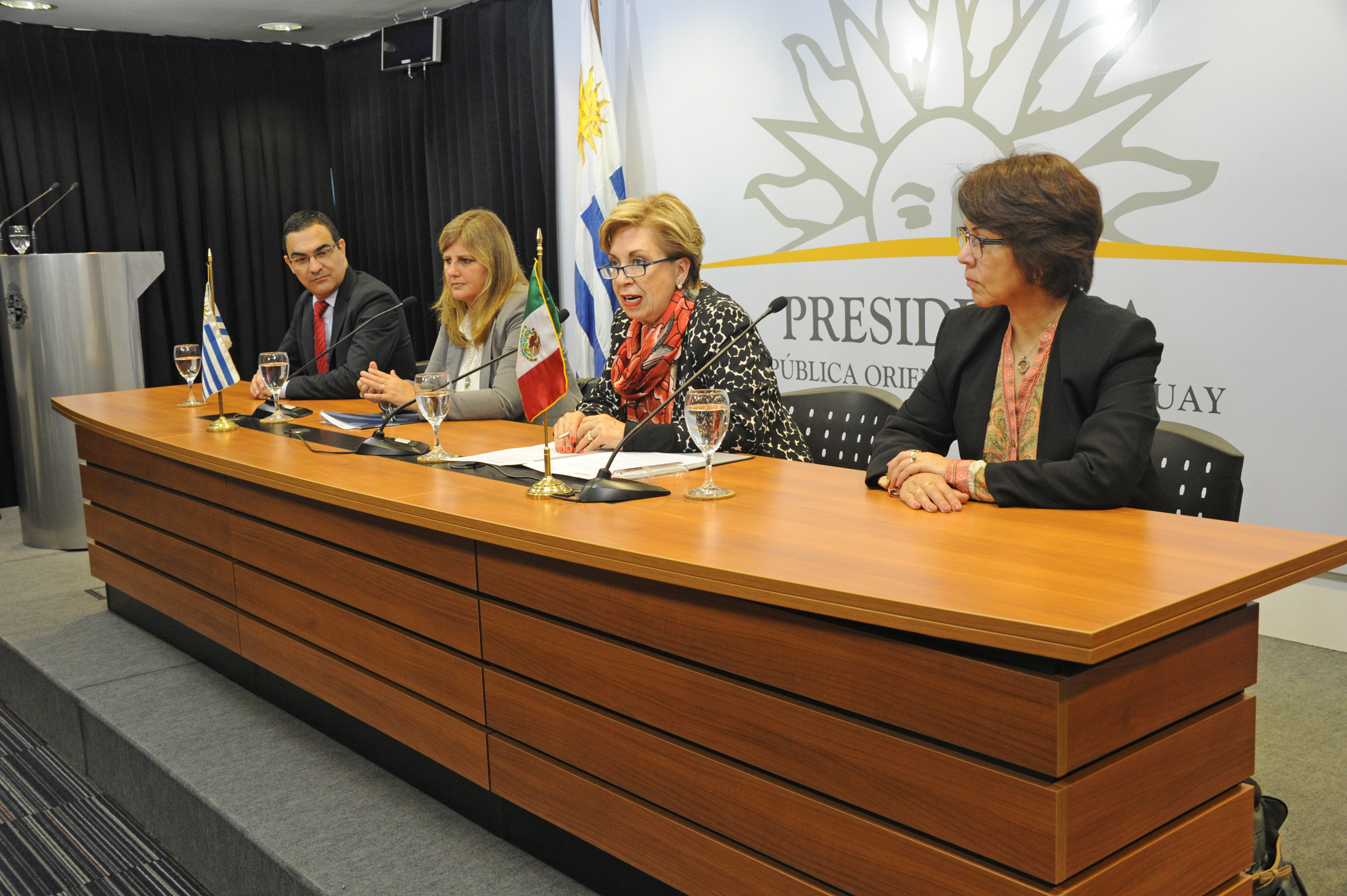 Martha Navarro Albo, directora general de AMEXCID, dirigiéndose a los presentes