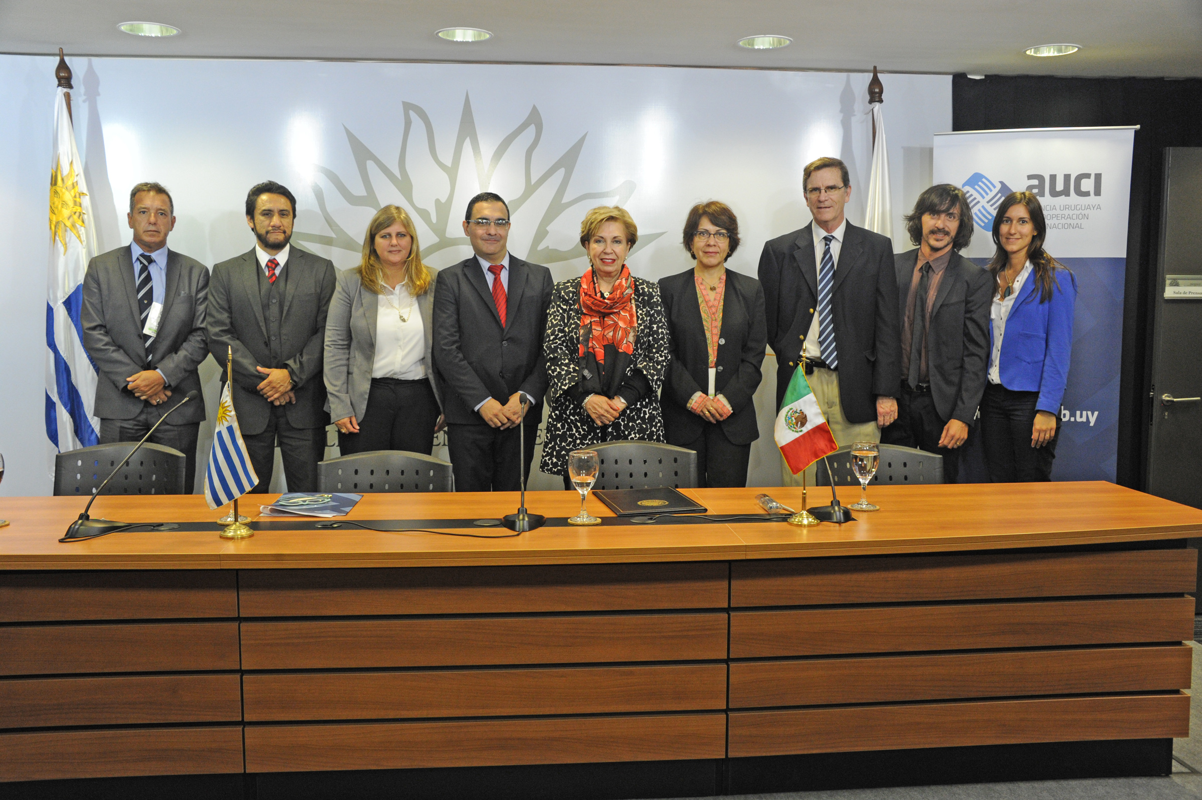Autoridades de ambos organismos de Uruguay y México