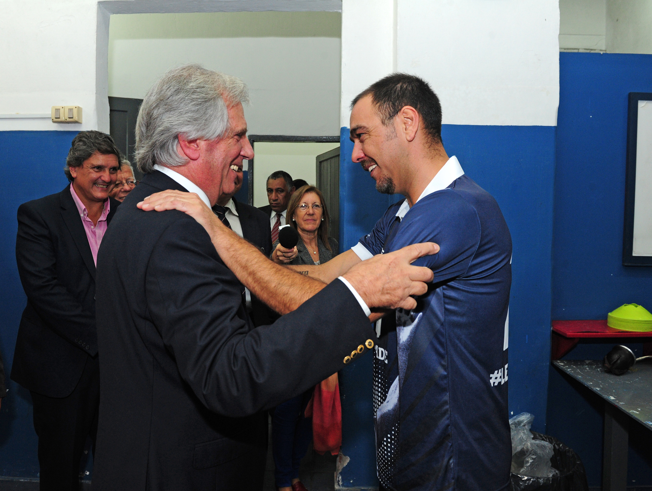 Presidente Tabaré Vázquez saluda a Álvaro “Chino” Recoba