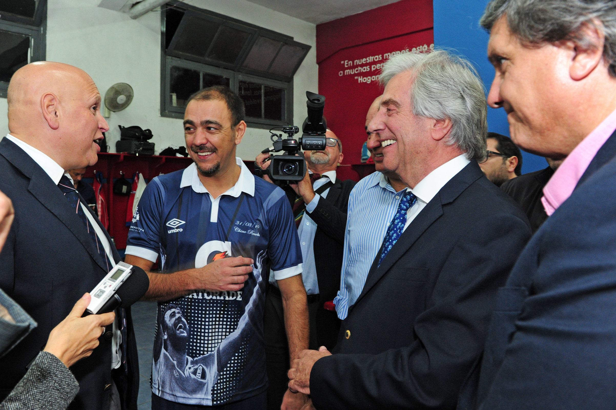 Tabaré Vázquez junto a Álvaro “Chino” Recoba y José Luis Rodríguez