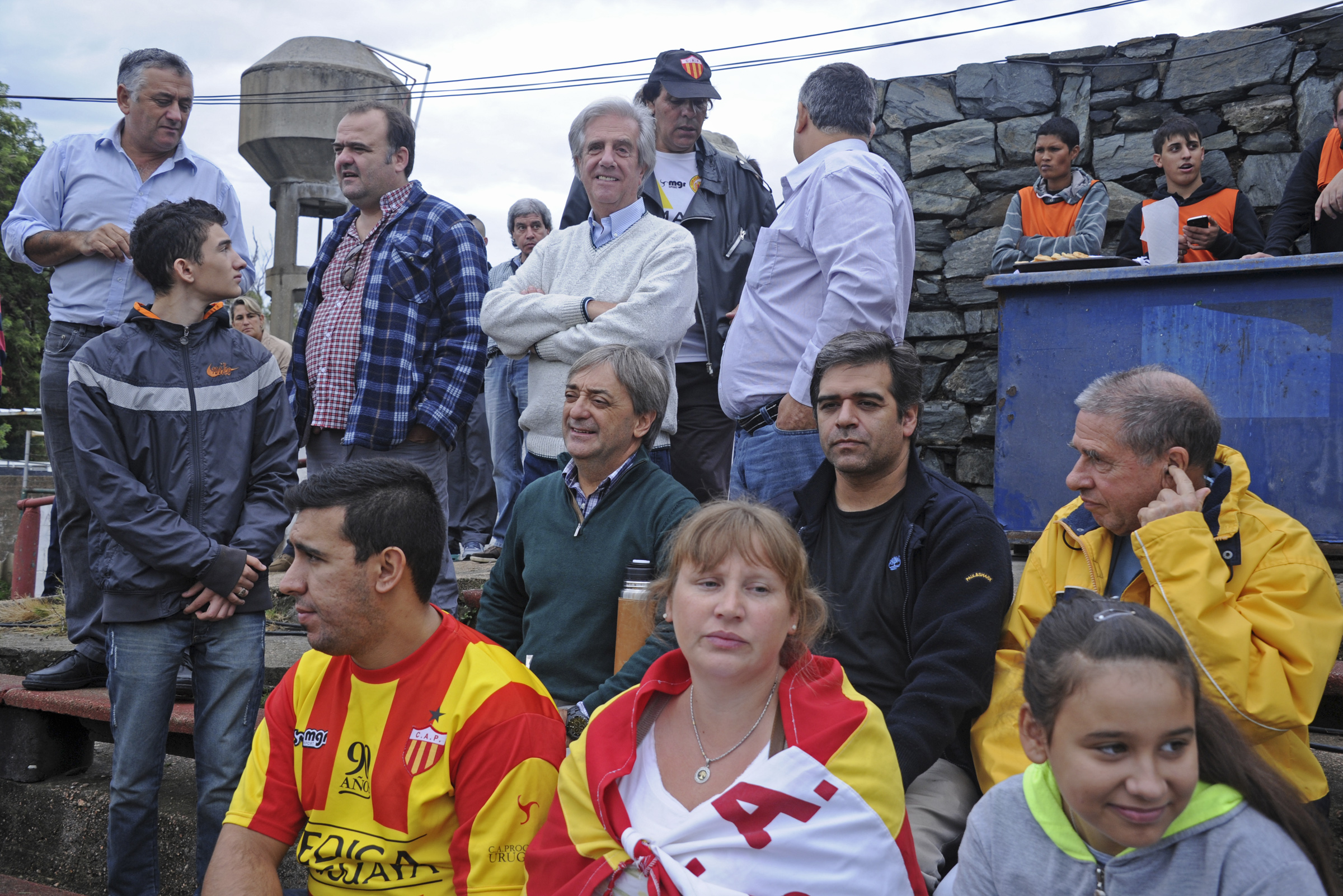 Vázquez junto a parciales de ambos equipos y al Secretario de Deportes, Fernando Cáceres