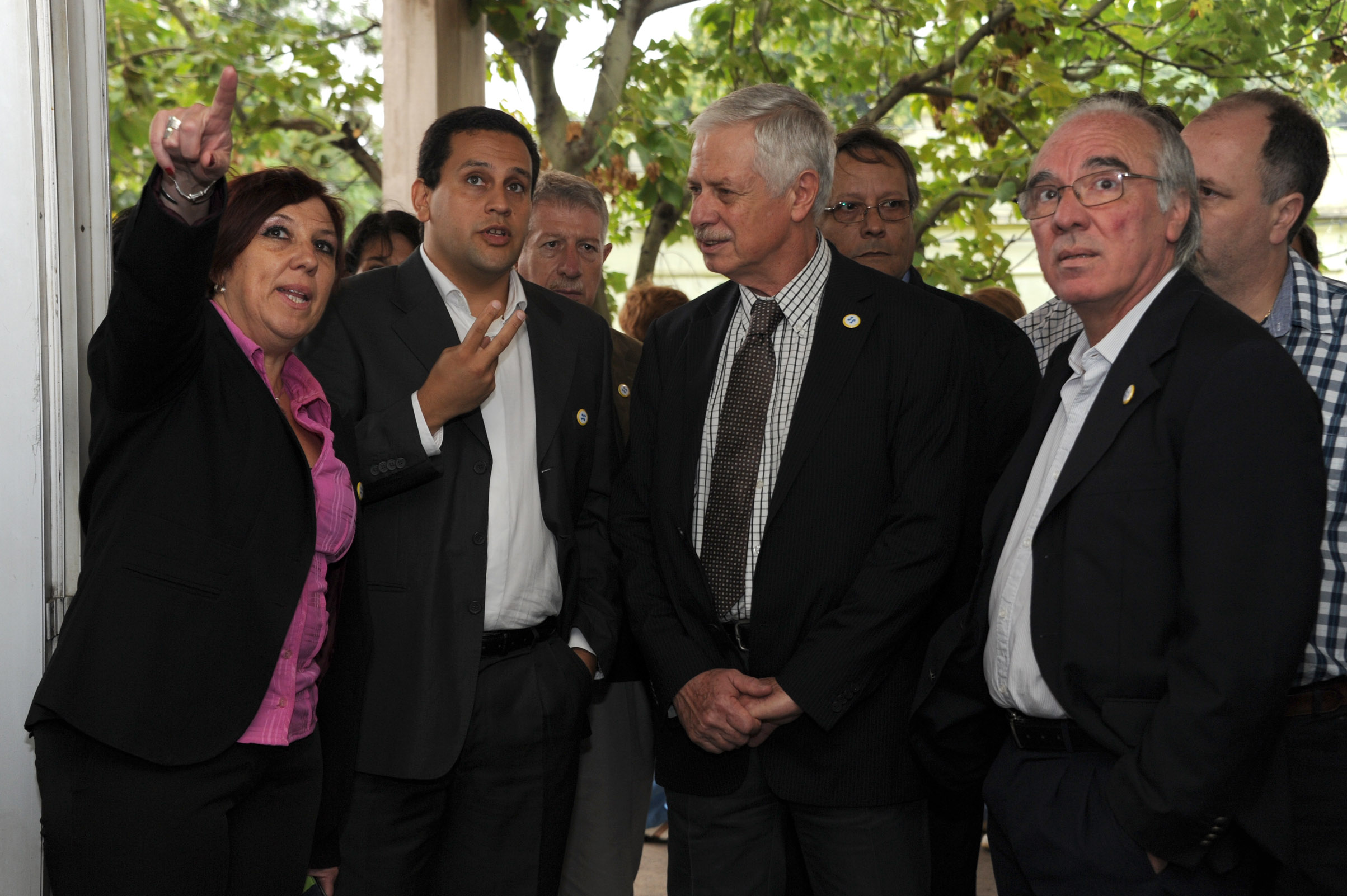 Ministro Basso recorre el hospital de Salto junto a la presidenta del directorio de ASSE, Susana Muniz y autoridades del hosptal