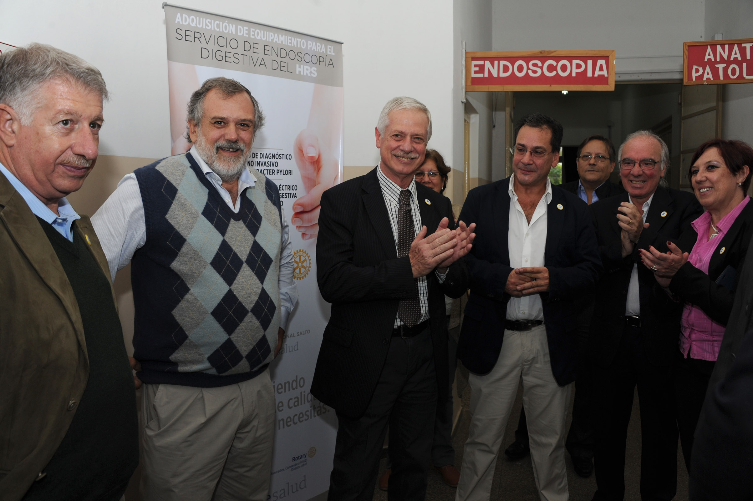 Ministro Basso recorre el hospital de Salto junto a la presidenta del directorio de ASSE, Susana Muniz y autoridades del hosptal