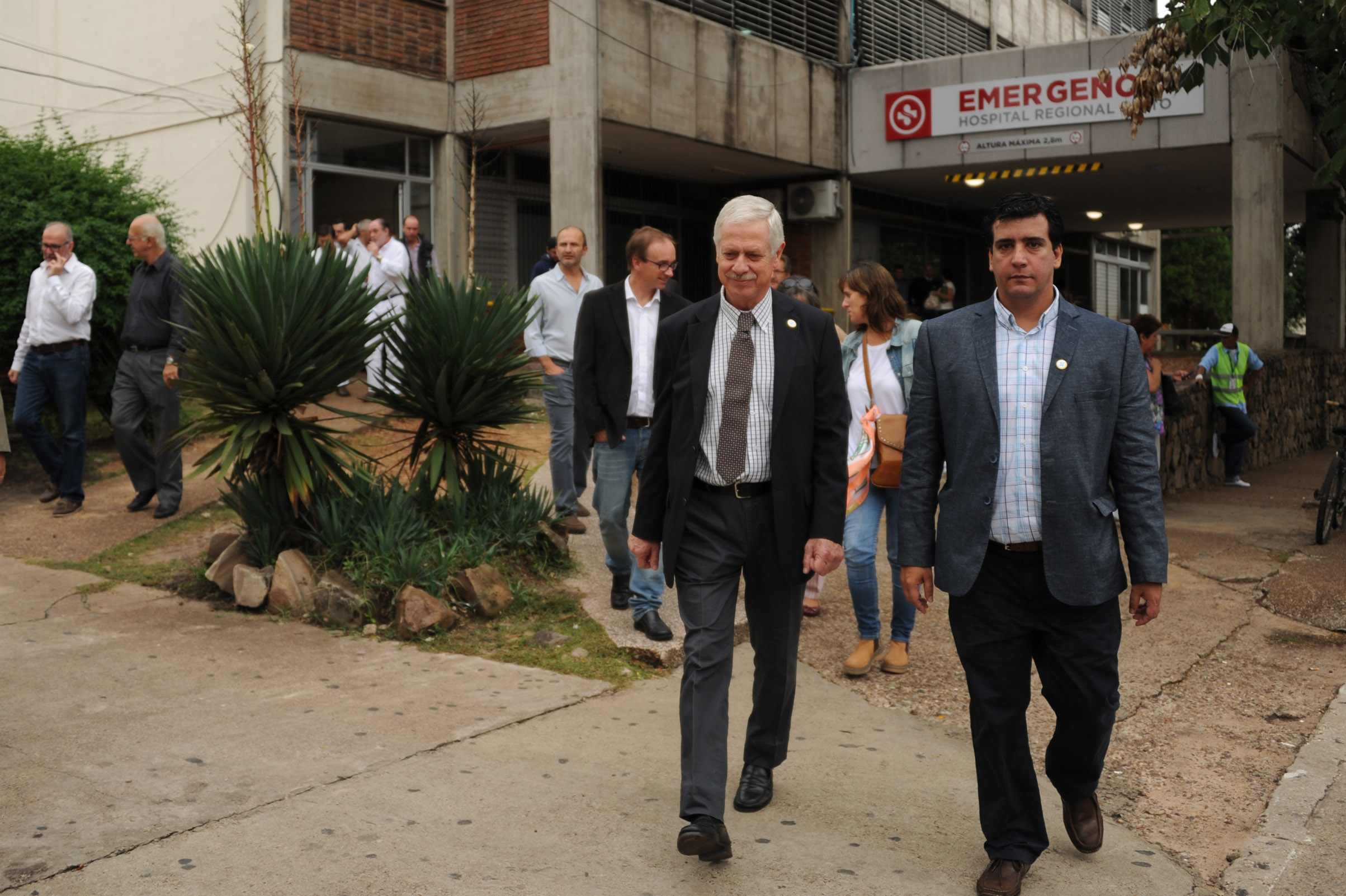 Mnistro de Salud Pública, Jorge Basso culminando su visita al Hospital de Salto