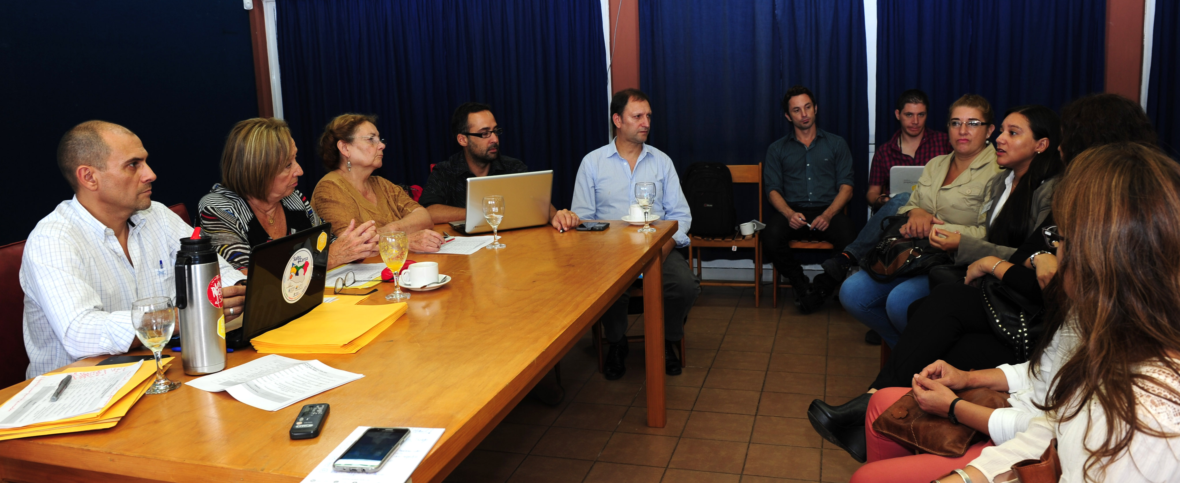 Ministra de Educación y Cultura, María Julia Muñoz recibió organizaciones en la Biblioteca Municipal
