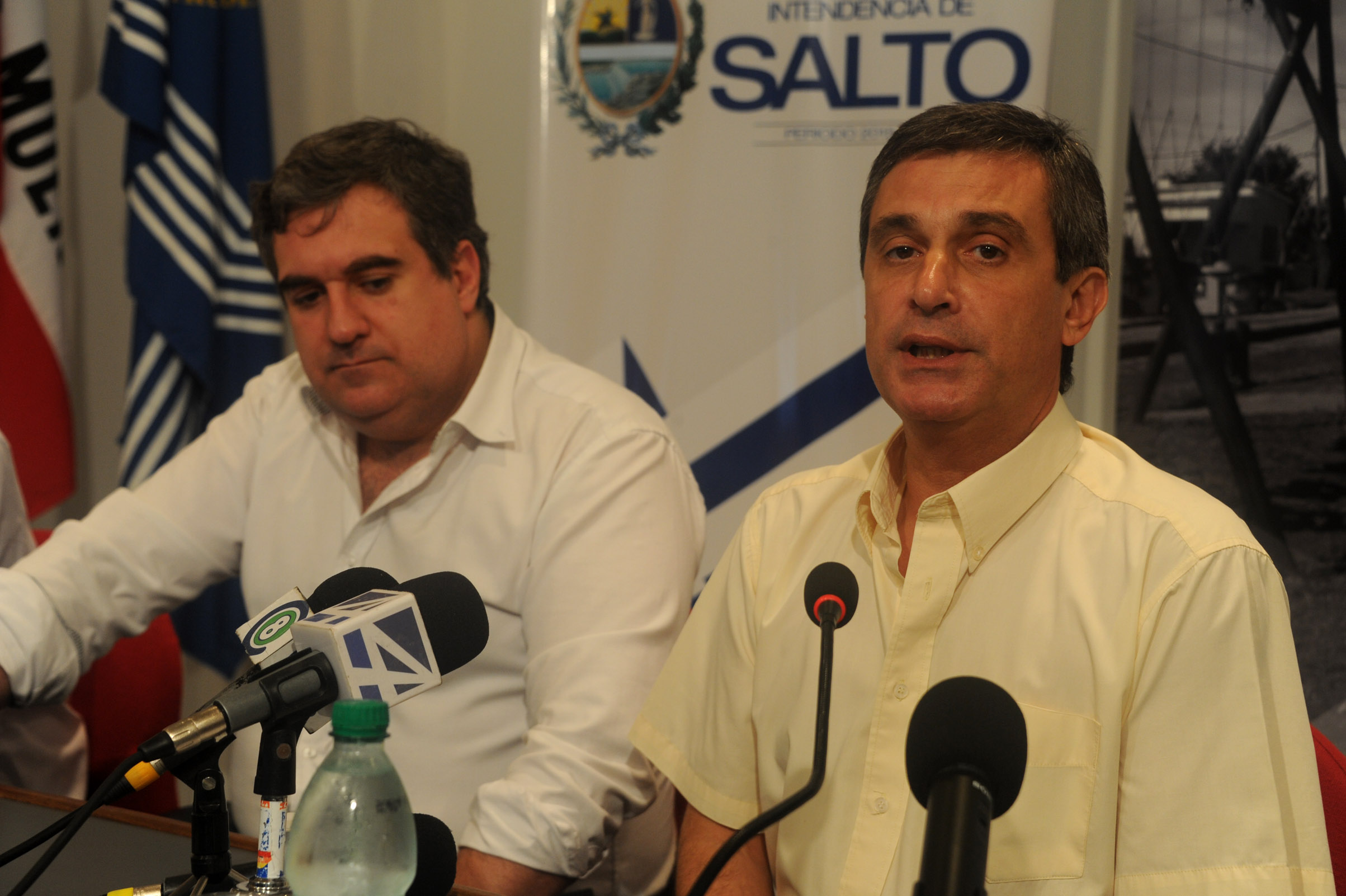 Director de OPP, Álvaro García y representantes de la Intendencia de Salto