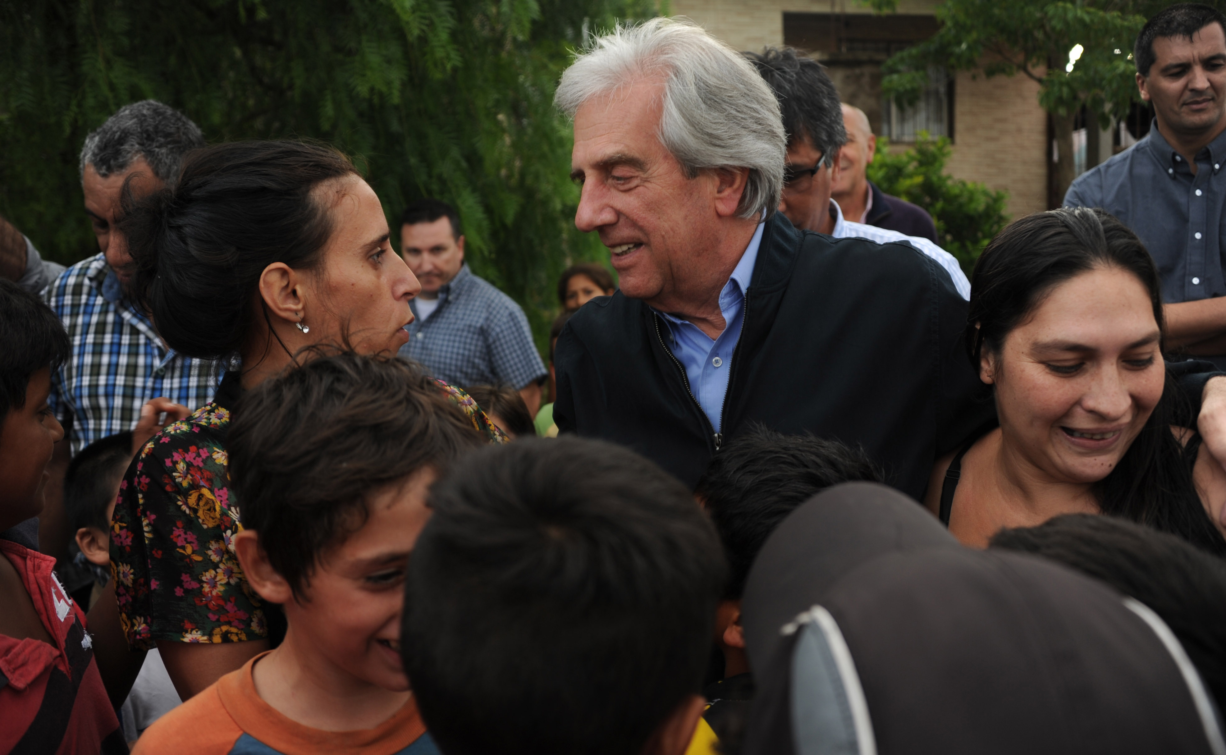 Presidente Vázquez saluda a vecinos del barrio La Amarilla