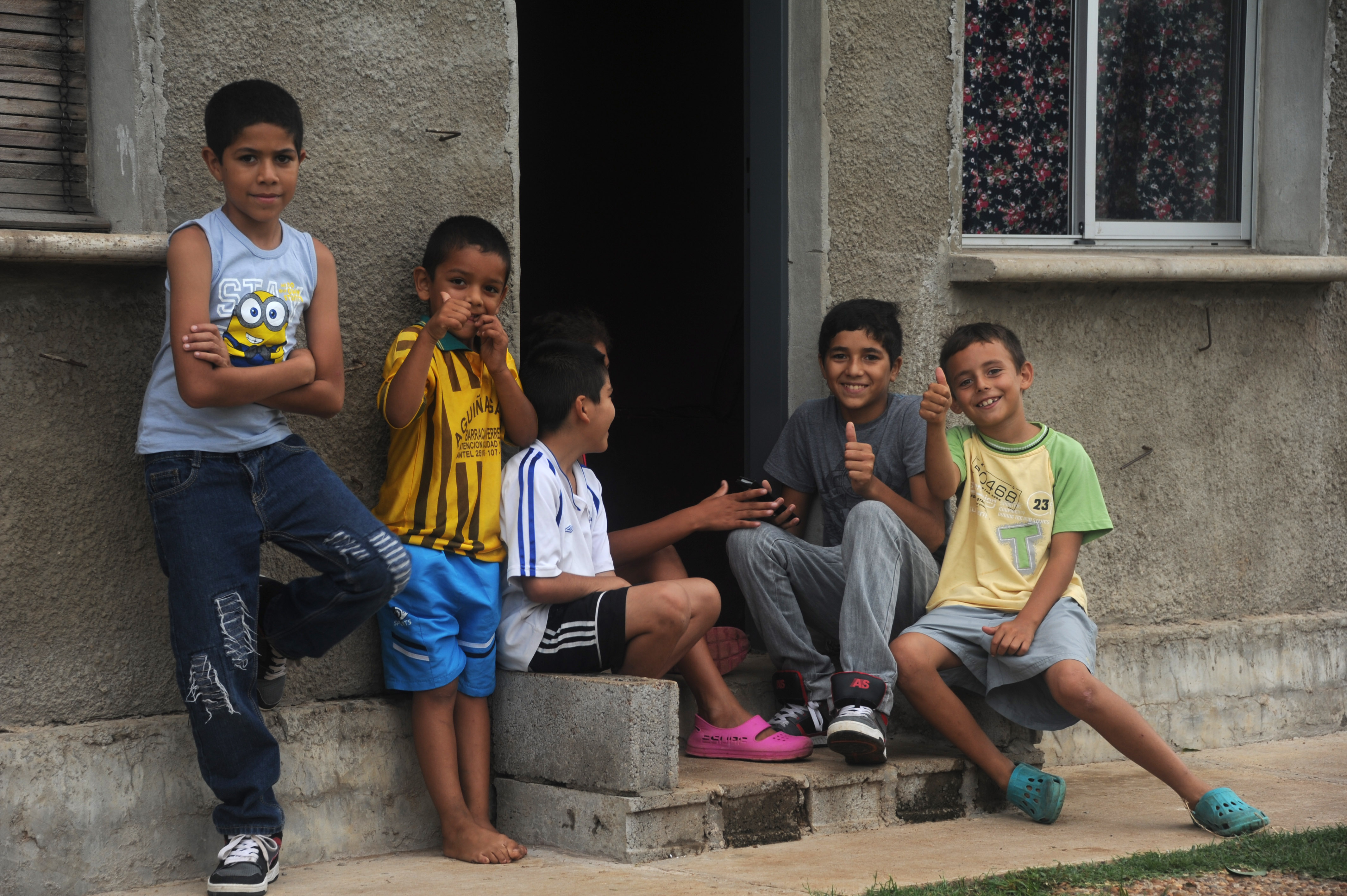 Niños que habitan el barrio La Amarilla